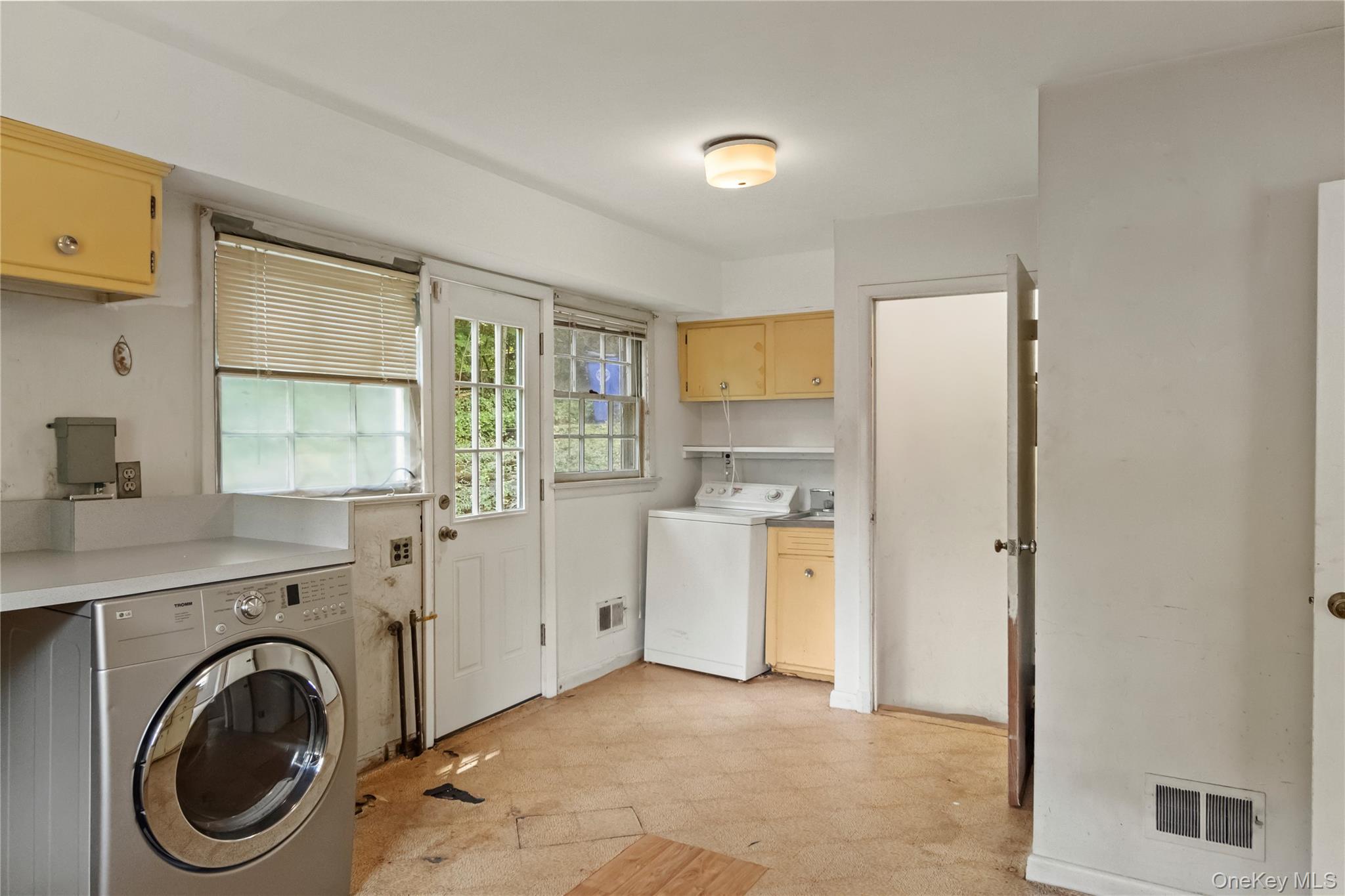 4670 Independence Avenue Property Photo 15