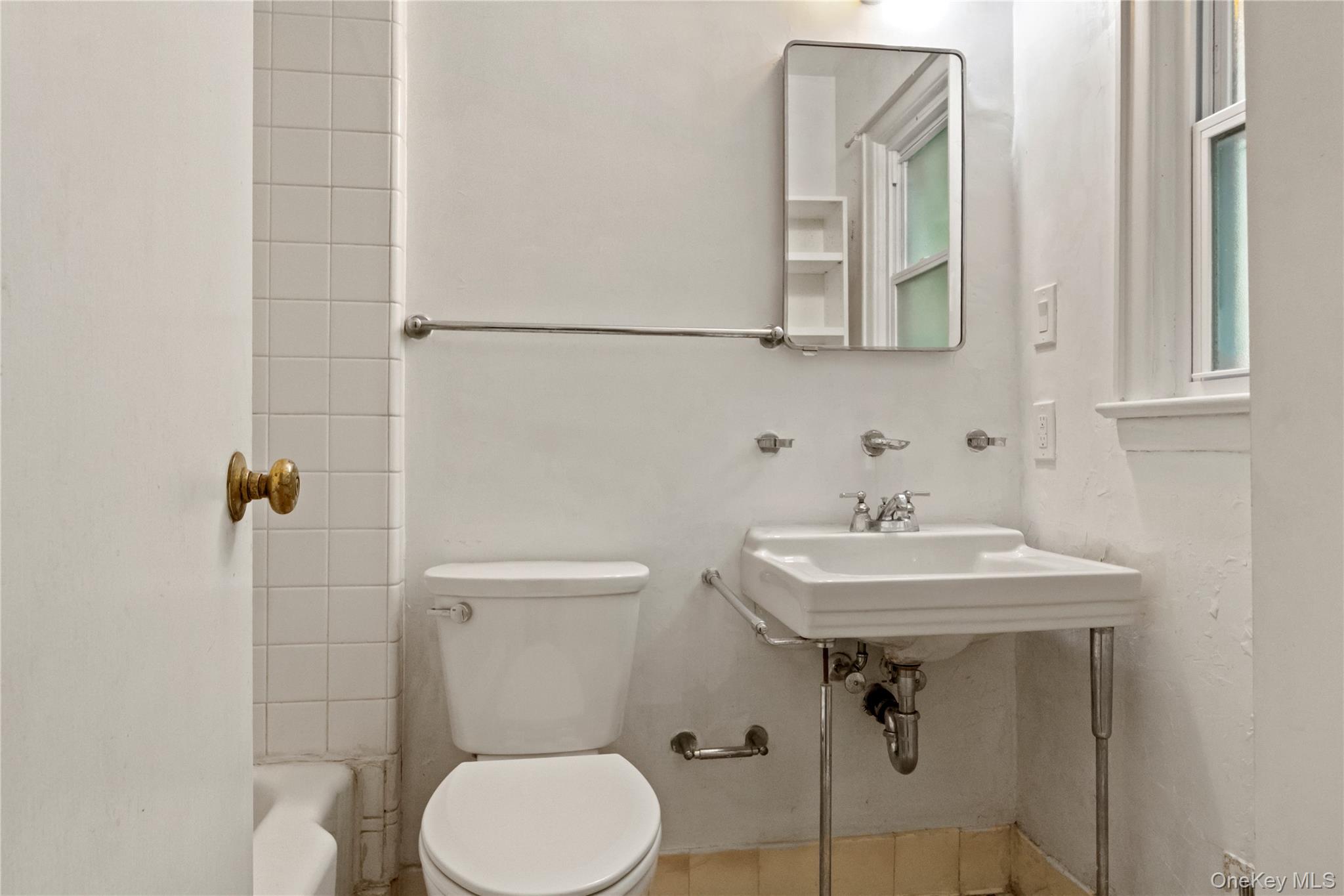 4670 Independence Avenue Property Photo 18