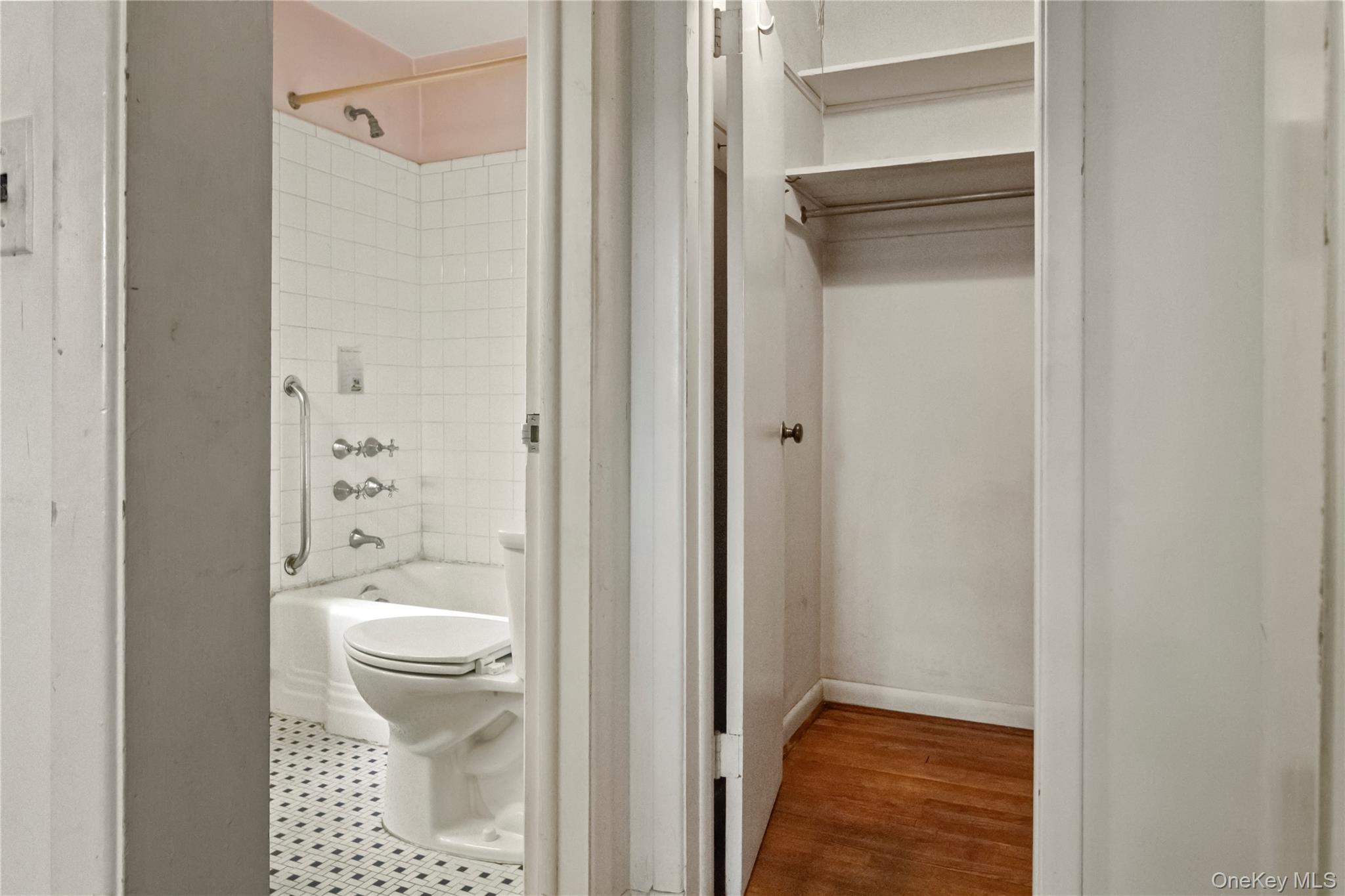 4670 Independence Avenue Property Photo 22