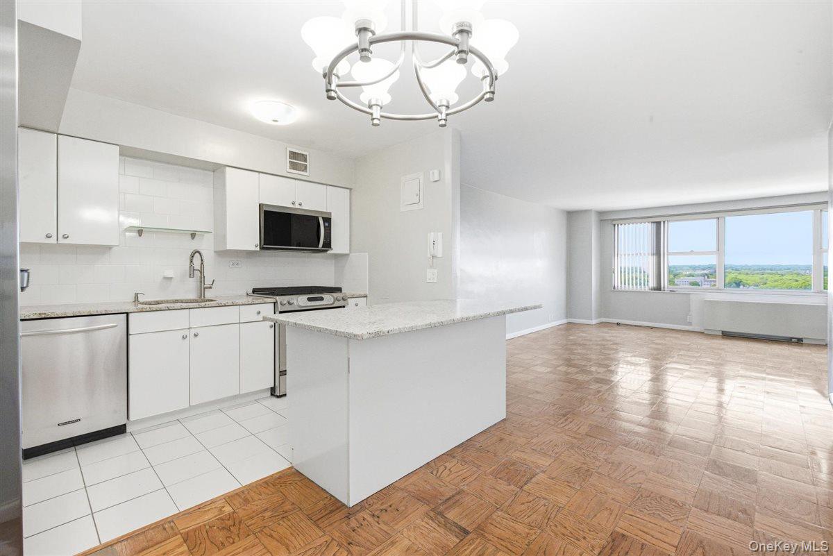 70-25 Yellowstone Boulevard 15p Property Photo 4