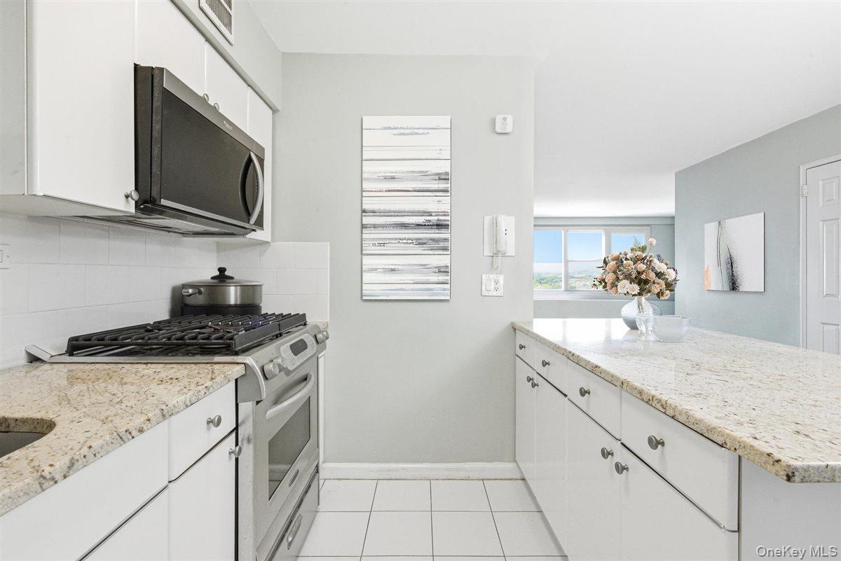 70-25 Yellowstone Boulevard 15p Property Photo 7