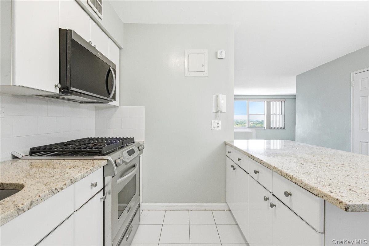 70-25 Yellowstone Boulevard 15p Property Photo 8