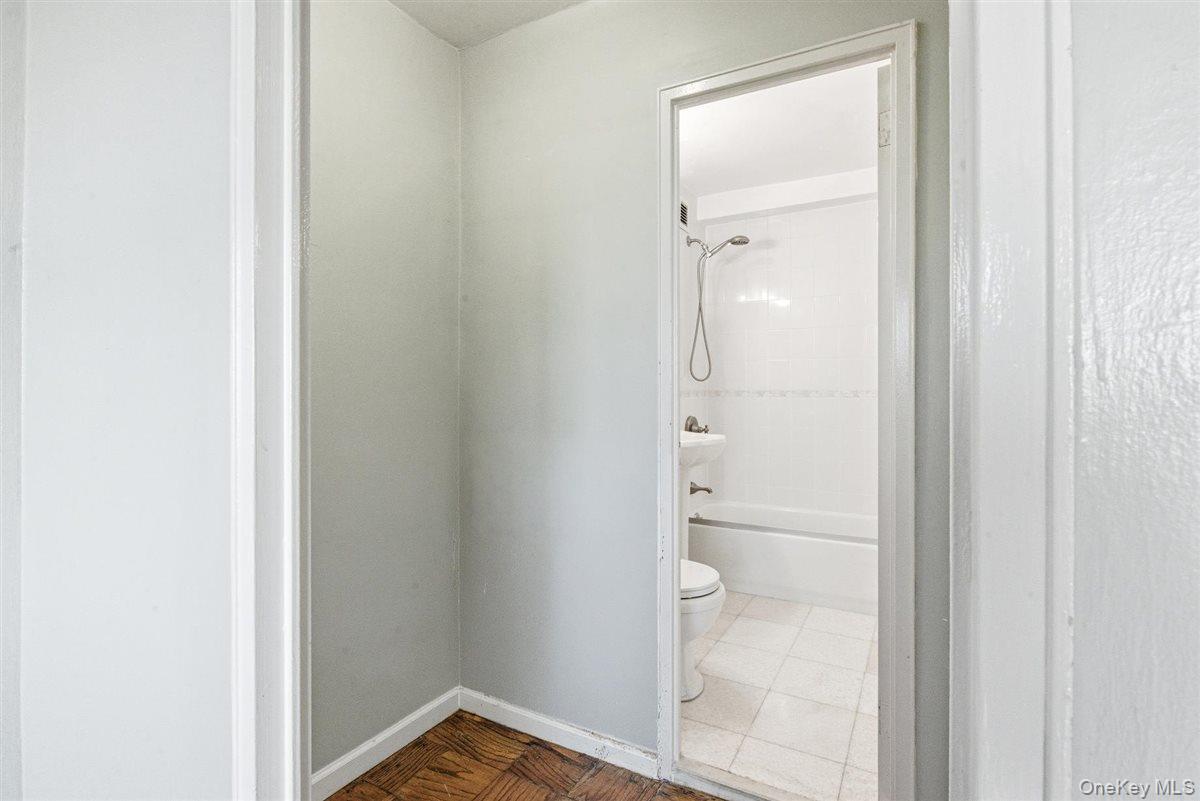 70-25 Yellowstone Boulevard 15p Property Photo 20
