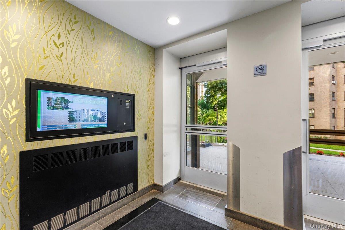 6 Fordham Hill Oval 12h Property Photo 3