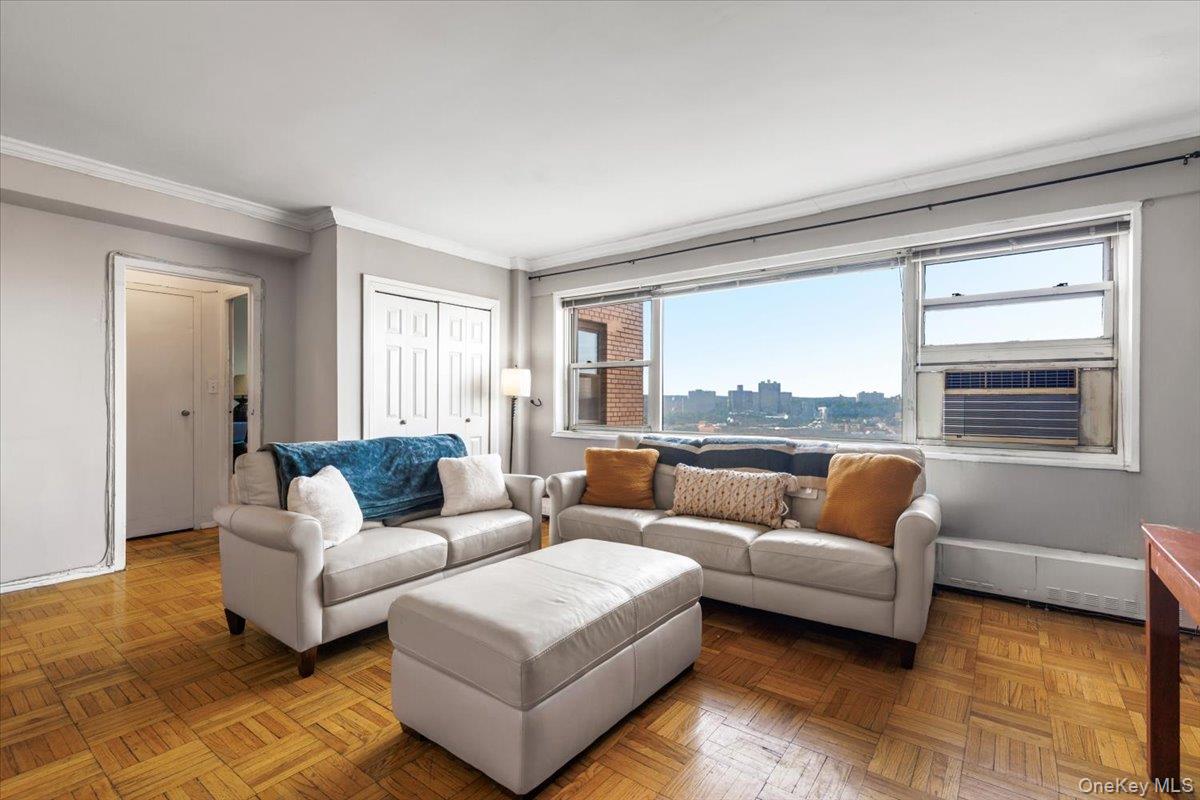 6 Fordham Hill Oval 12h Property Photo 4