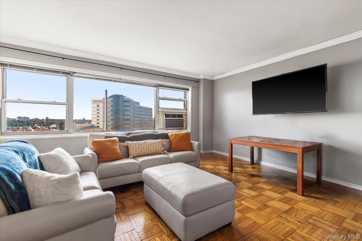 6 Fordham Hill Oval 12h Property Photo 5