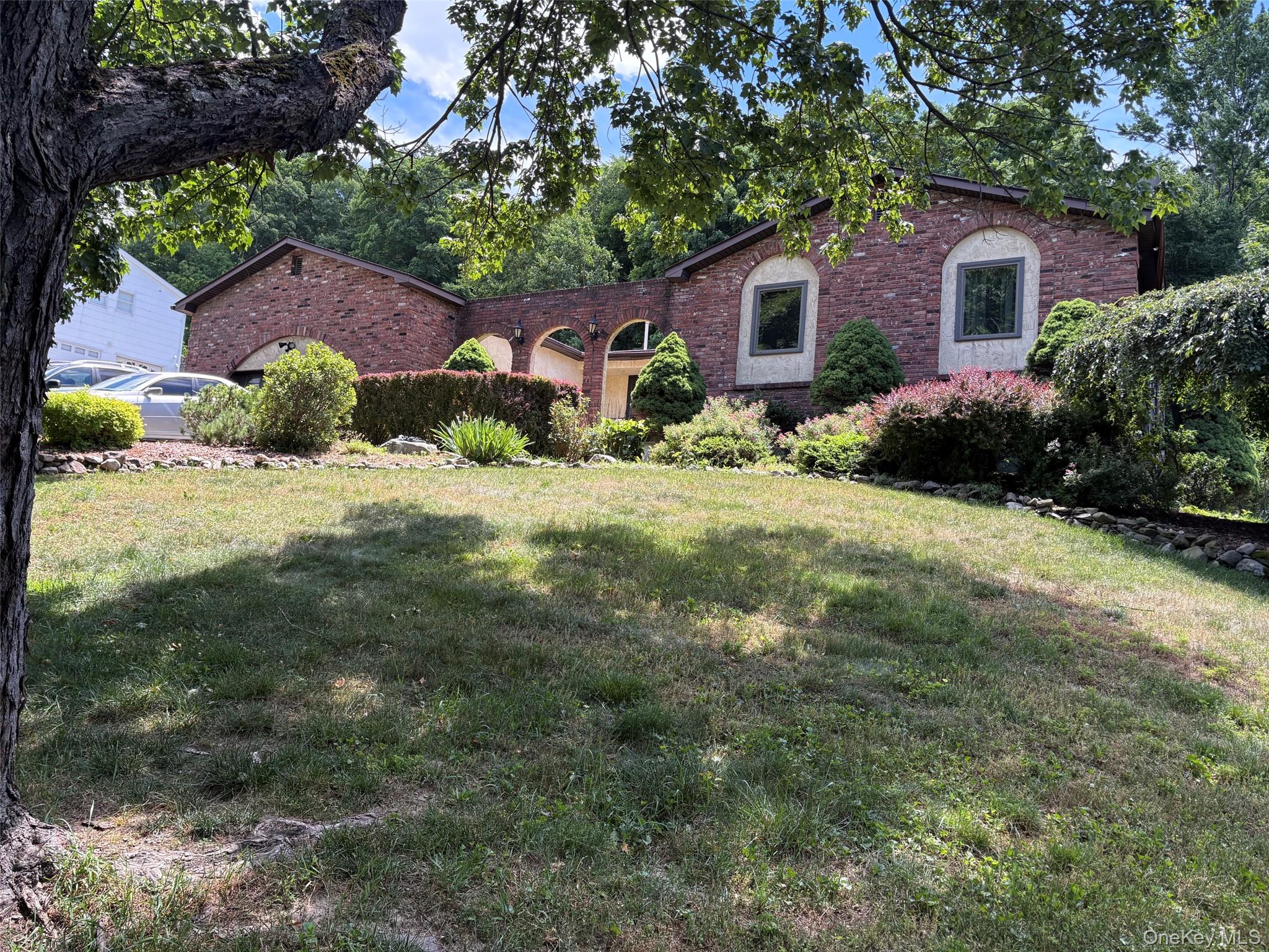 12 Arlington Drive Property Photo 1