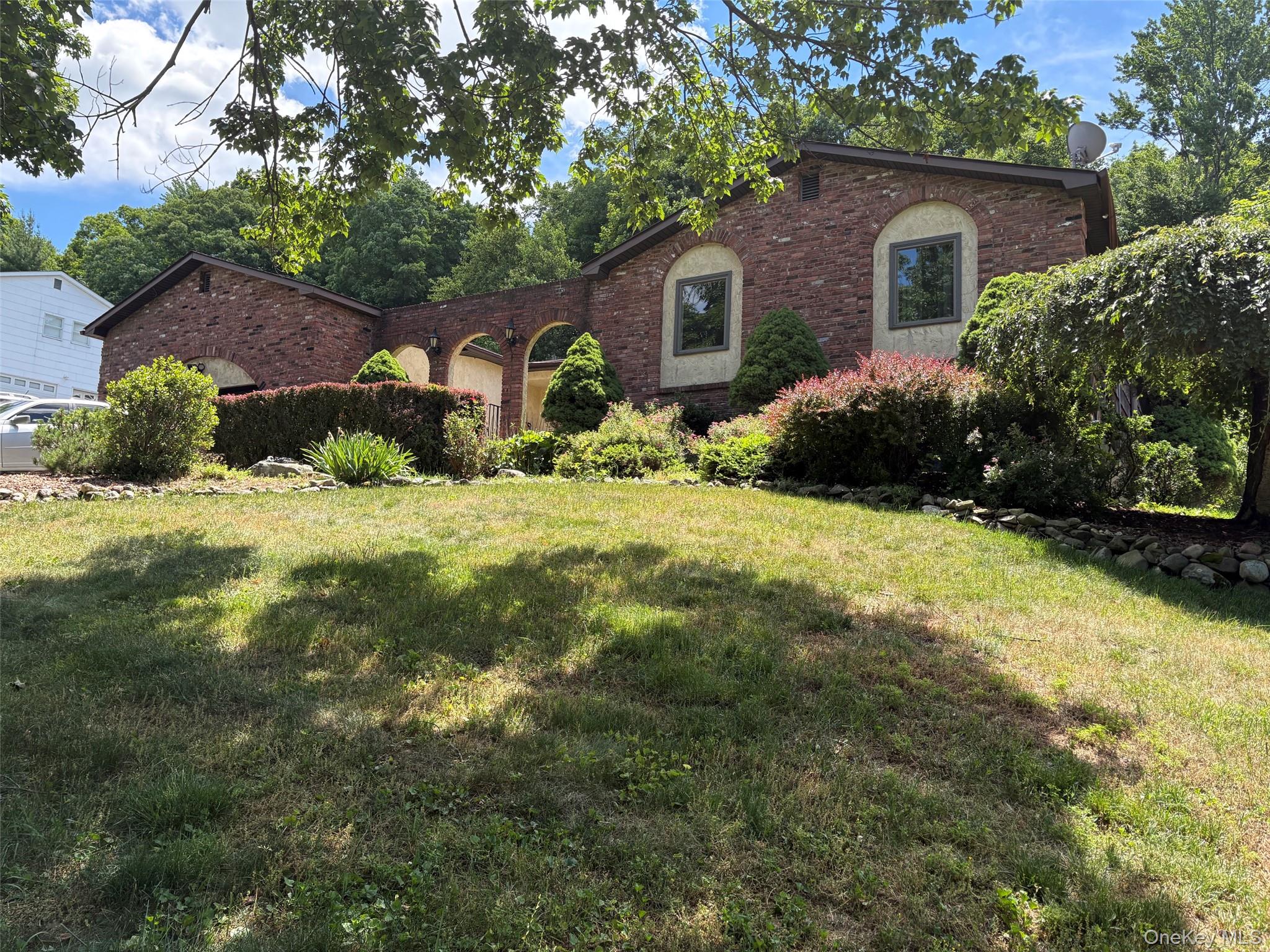 12 Arlington Drive Property Photo 2