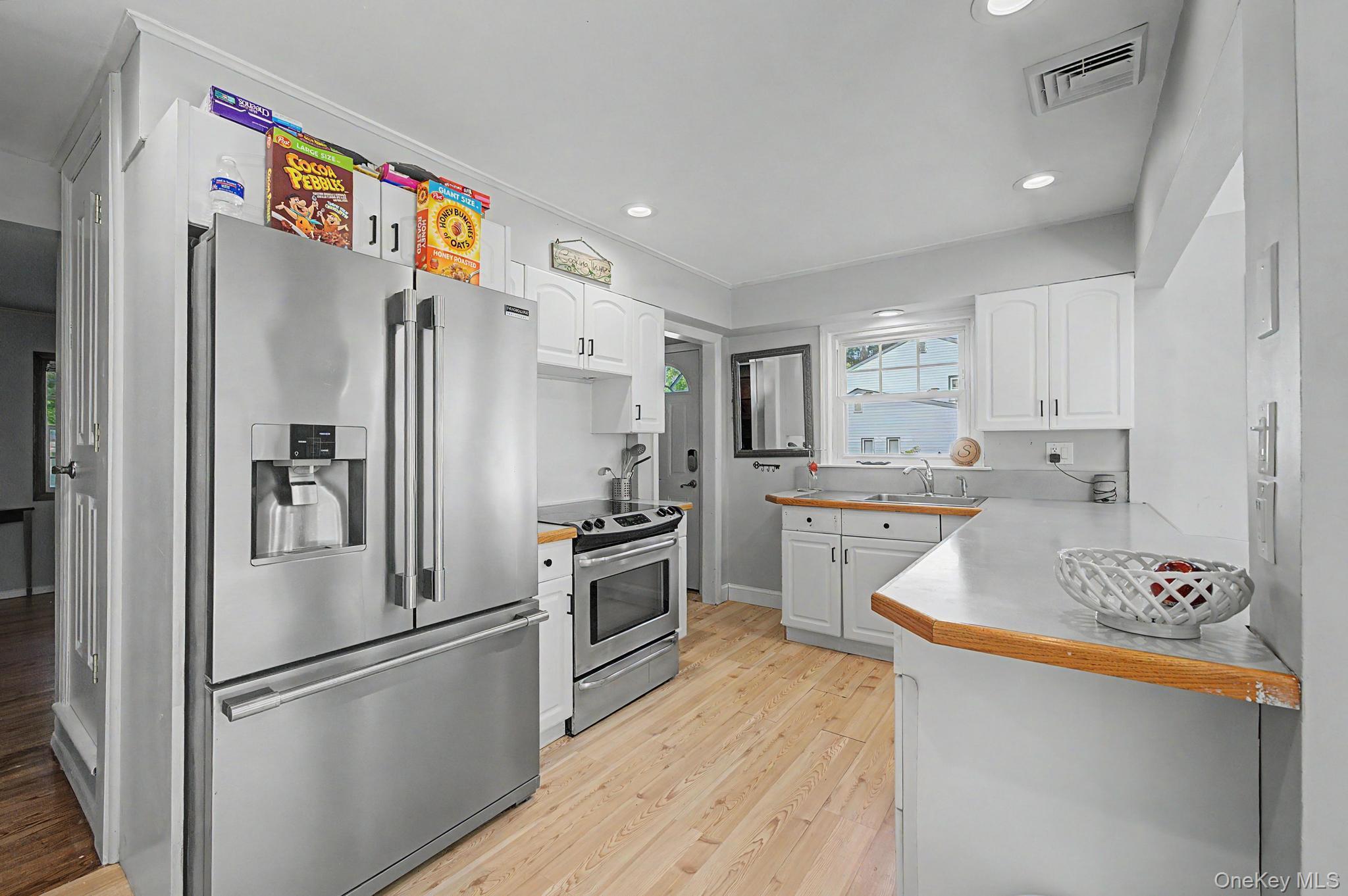 20 Richmond Boulevard Property Photo 11