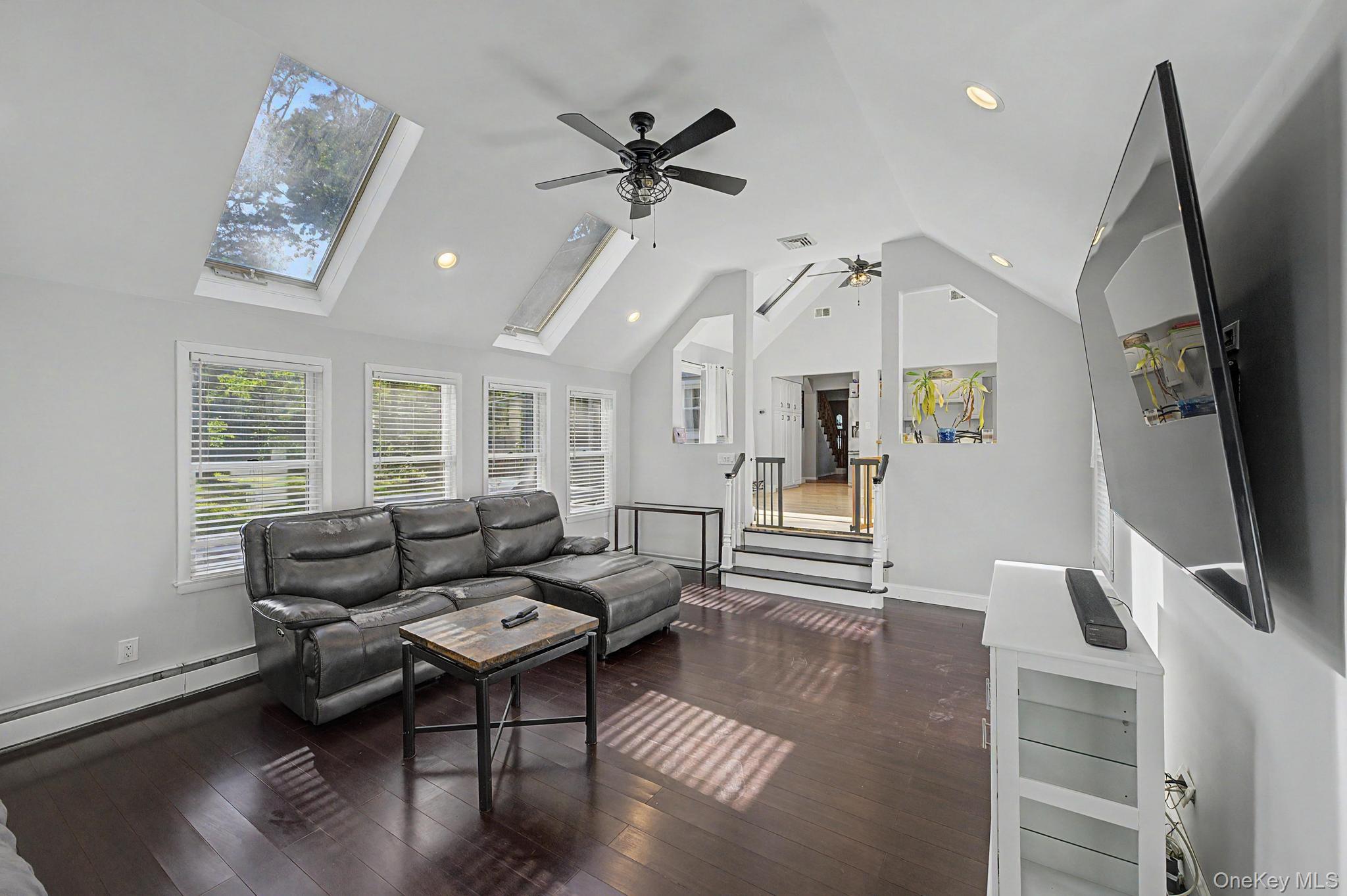 20 Richmond Boulevard Property Photo 16