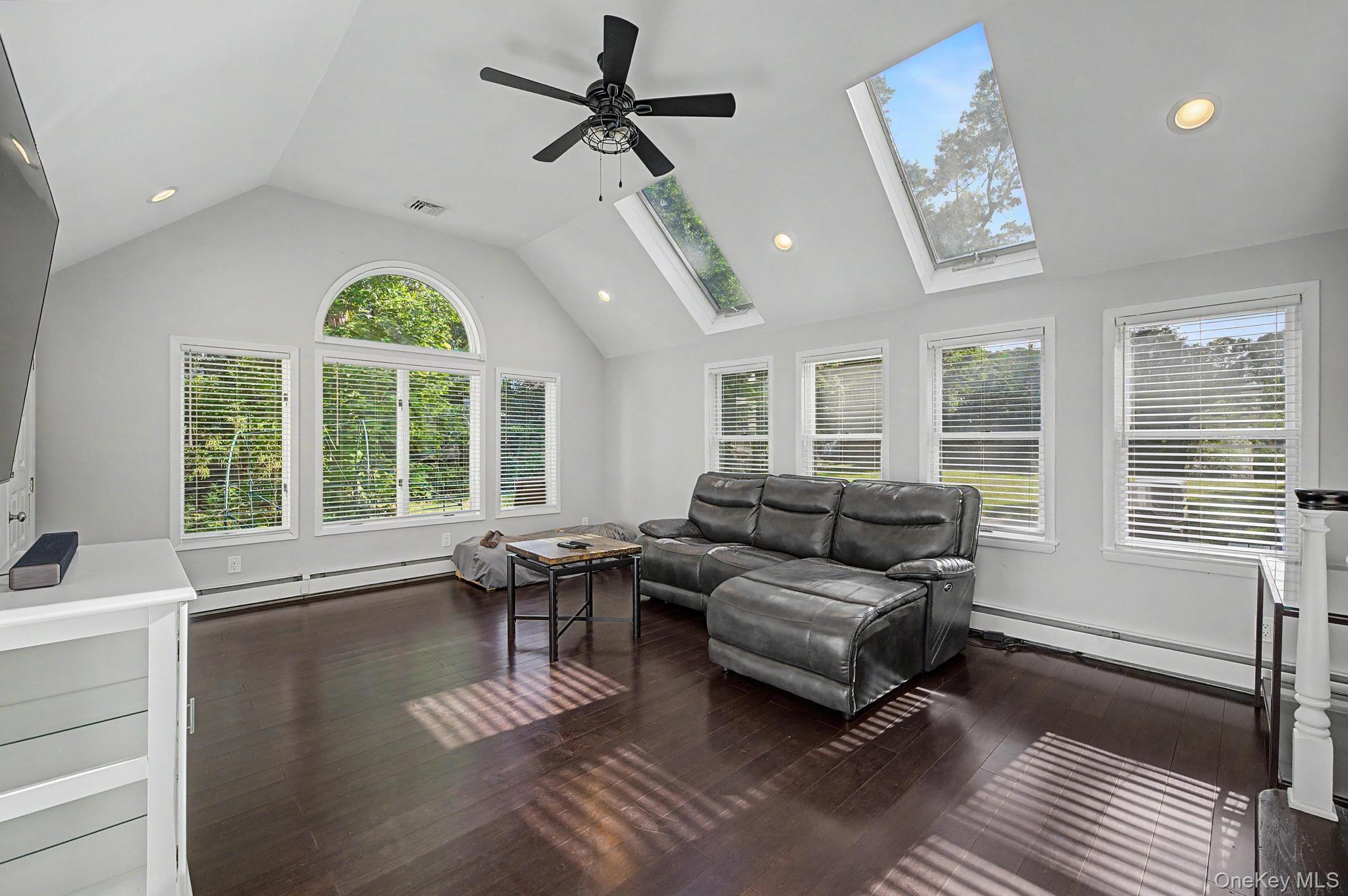 20 Richmond Boulevard Property Photo 17