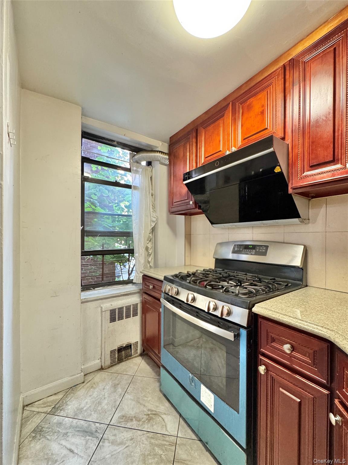 85-14 Broadway 1k Property Photo 2