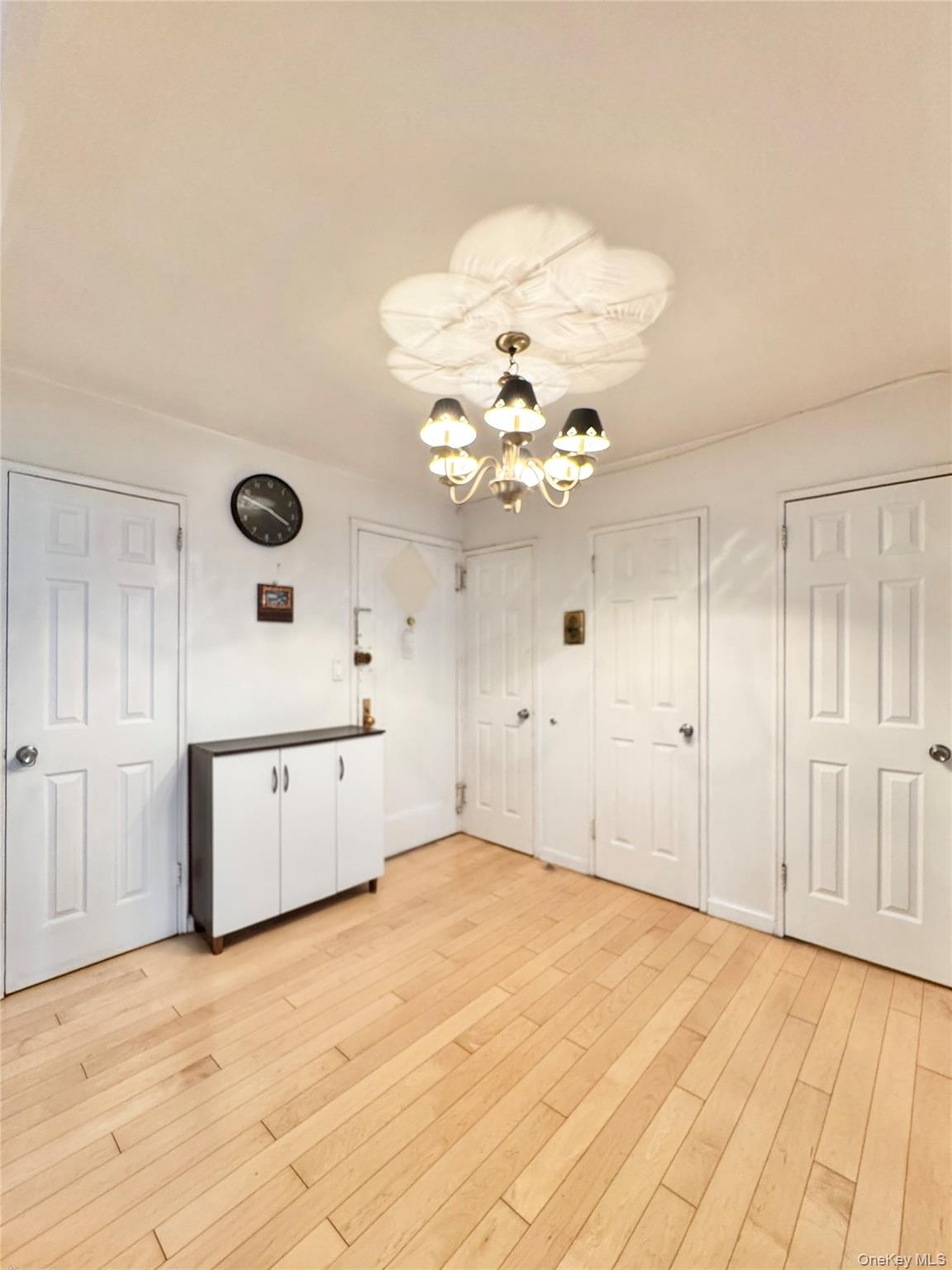 85-14 Broadway 1k Property Photo 4