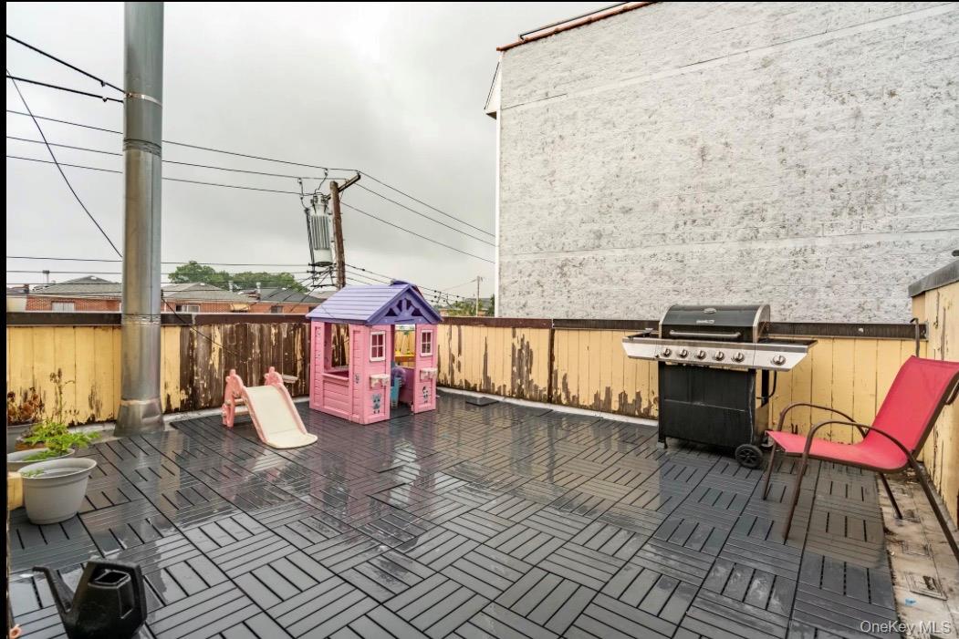 1496 Hicks Street Property Photo 5