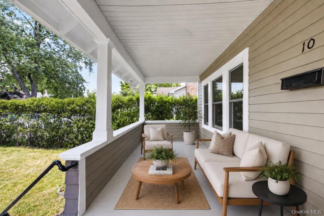 10 S Grand Avenue Property Photo 3