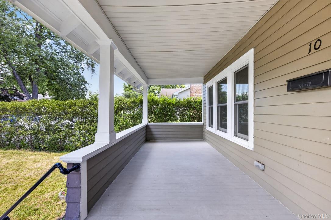 10 S Grand Avenue Property Photo 4