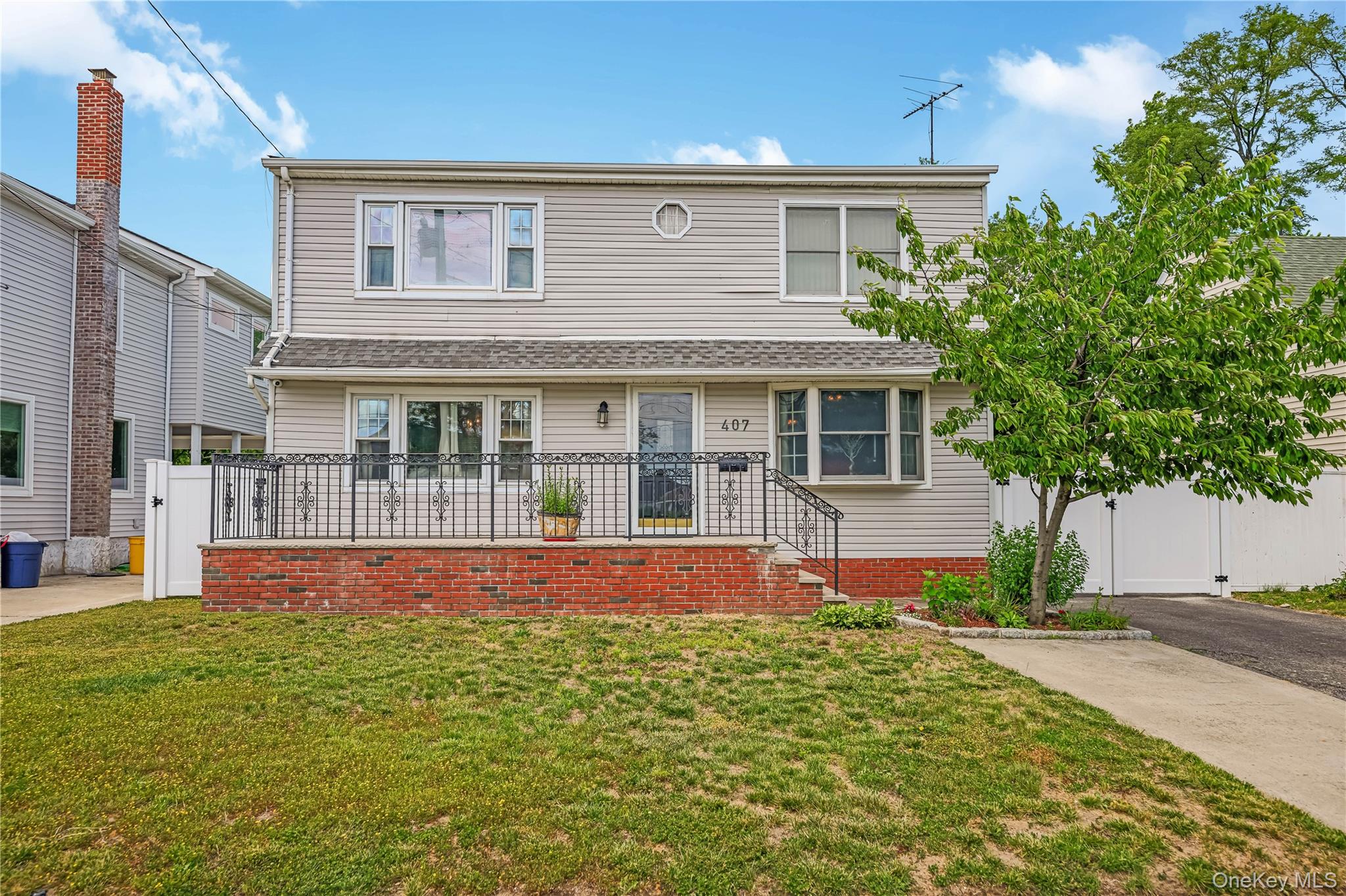407 Sheridan Boulevard Property Photo 1