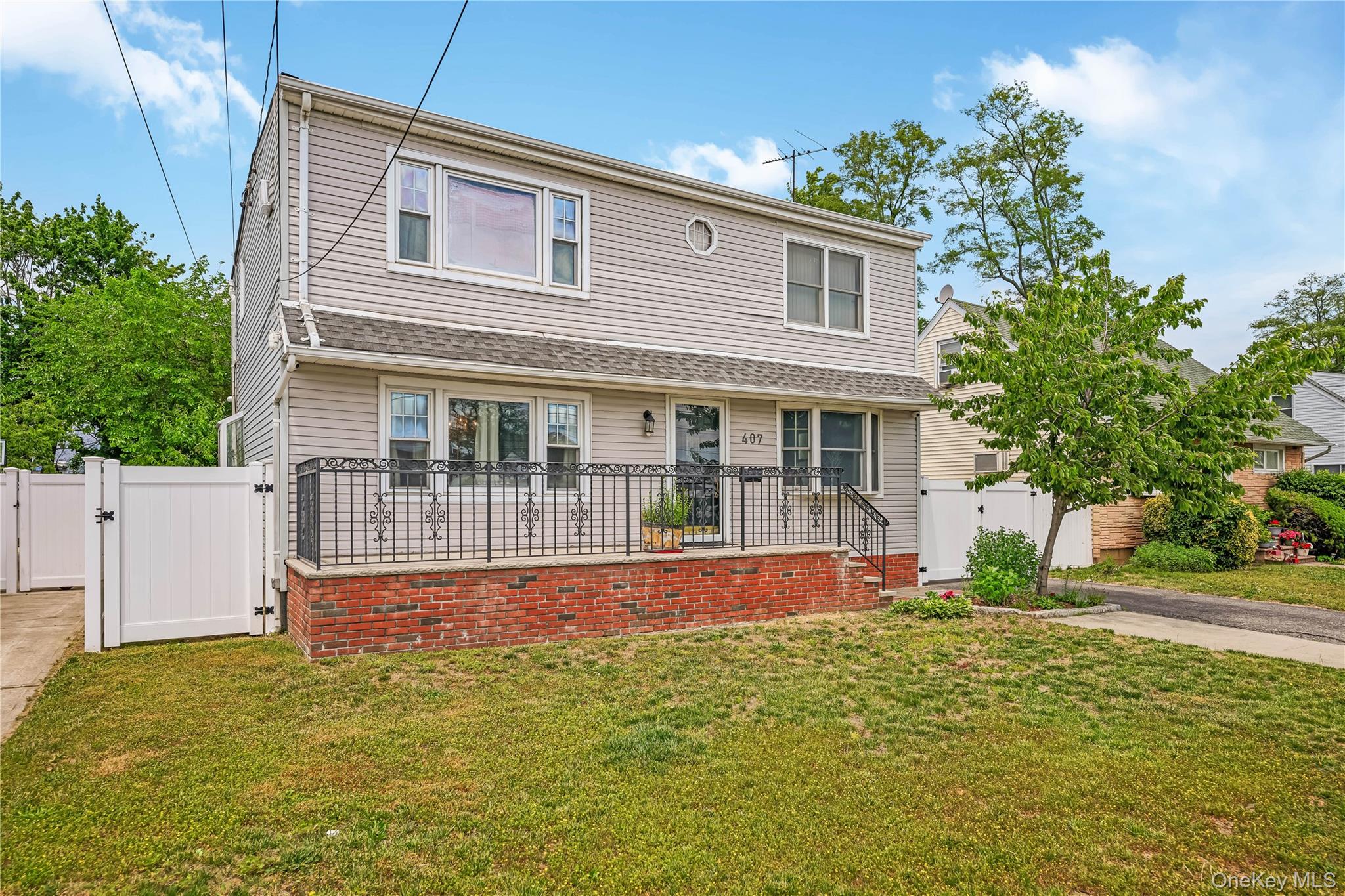 407 Sheridan Boulevard Property Photo 3