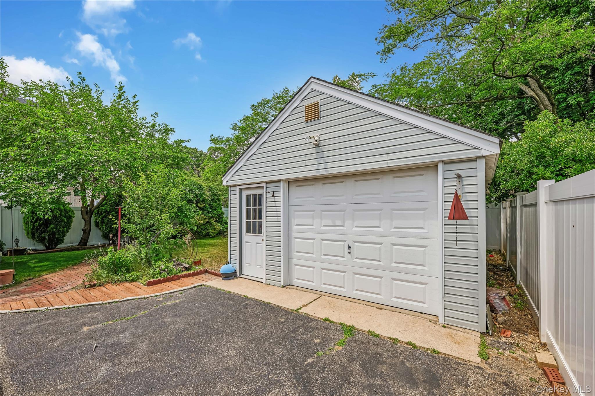 407 Sheridan Boulevard Property Photo 22