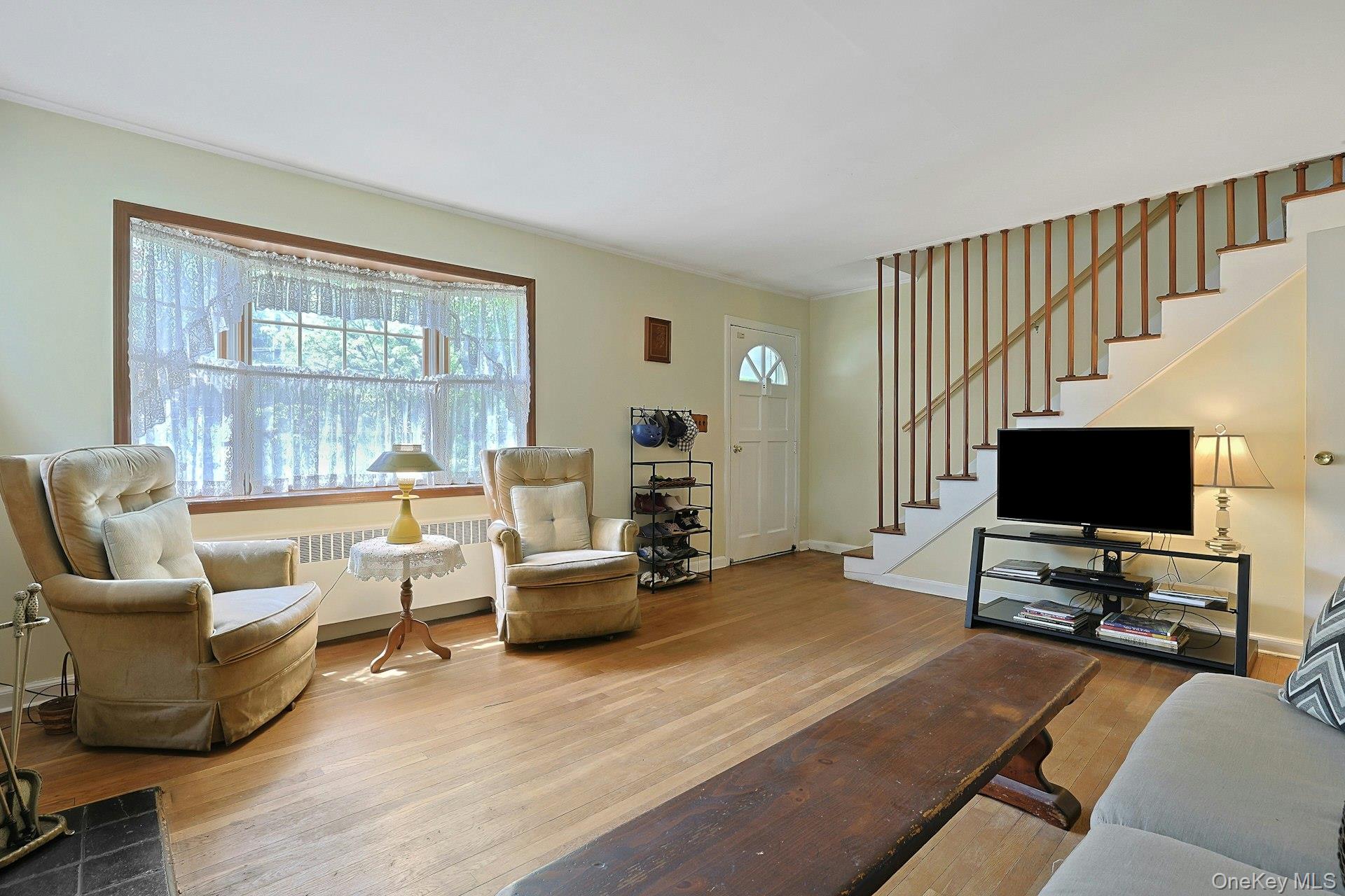 445 E Sunnyside Lane Property Photo 4