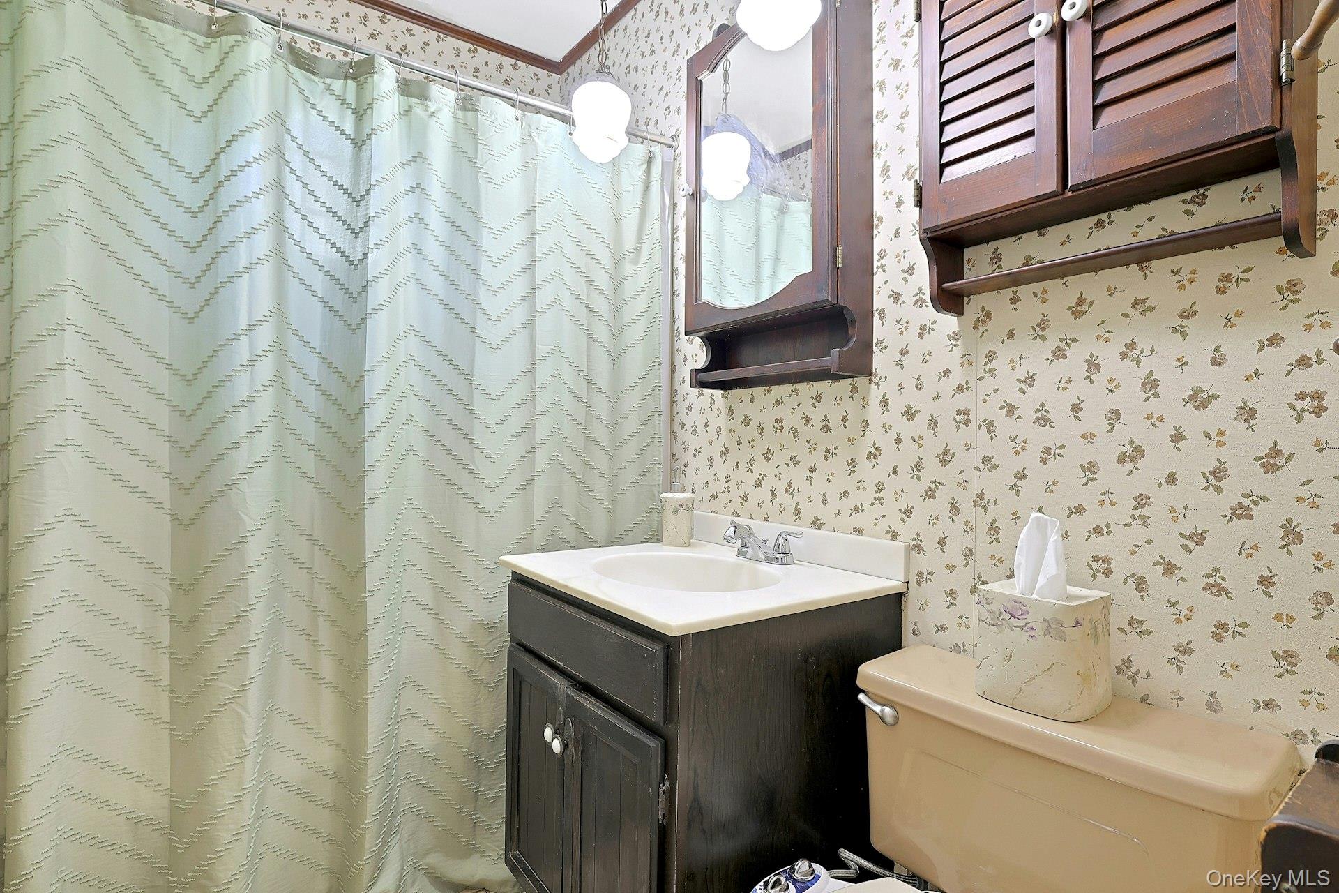 445 E Sunnyside Lane Property Photo 11