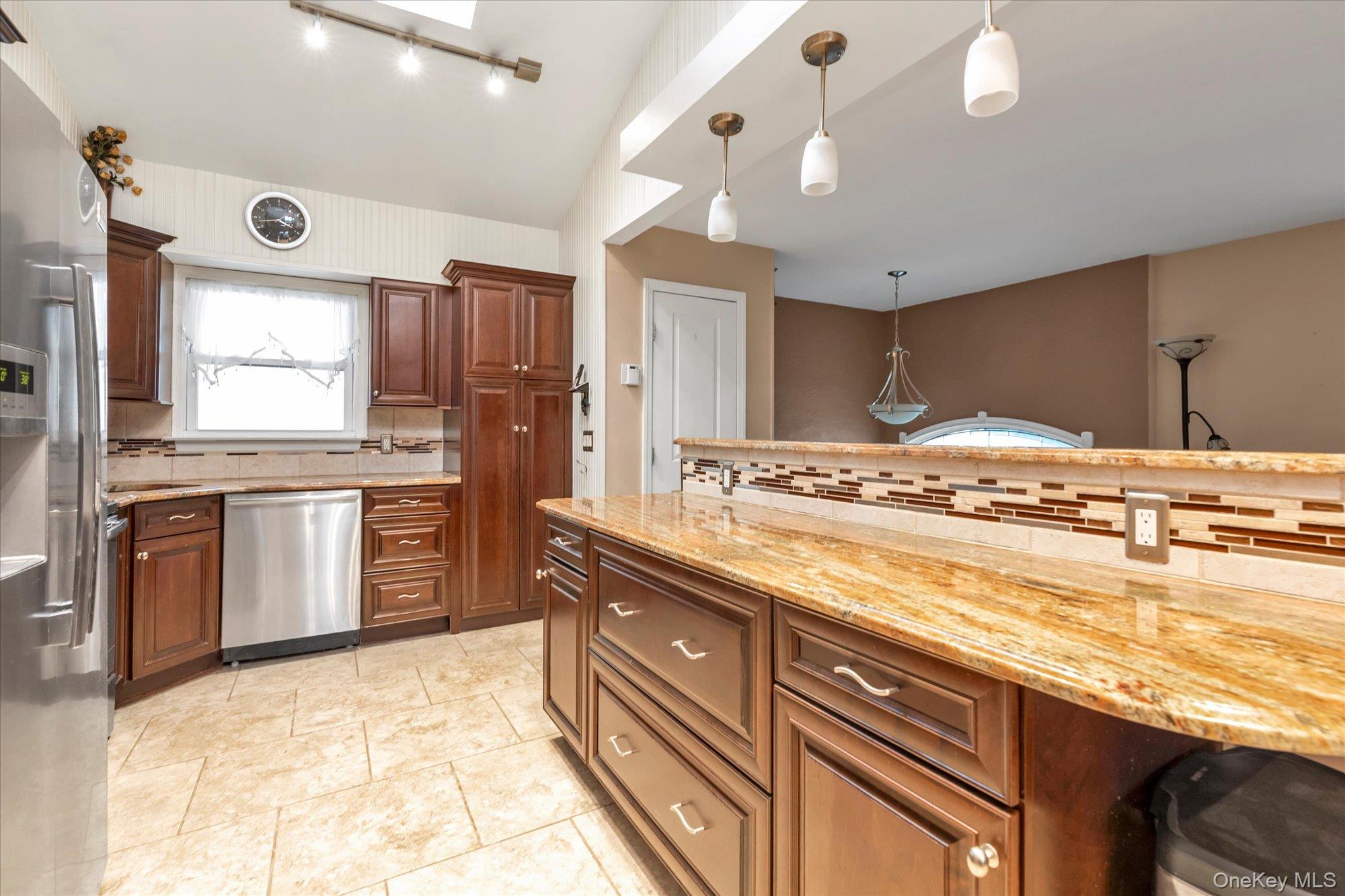 3166 Perry Avenue Property Photo 6