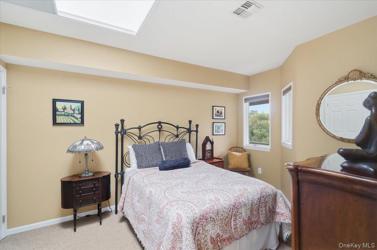 606 Fox Hill Drive Property Photo 20