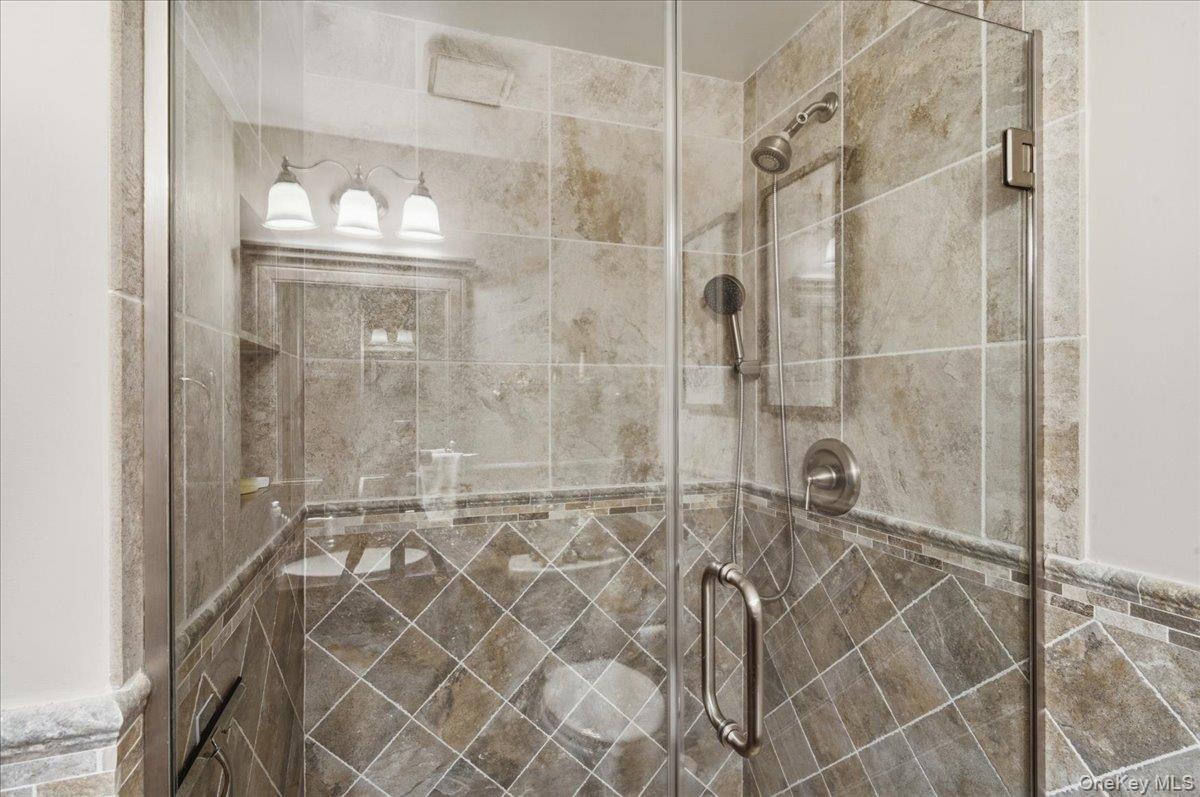 606 Fox Hill Drive Property Photo 23