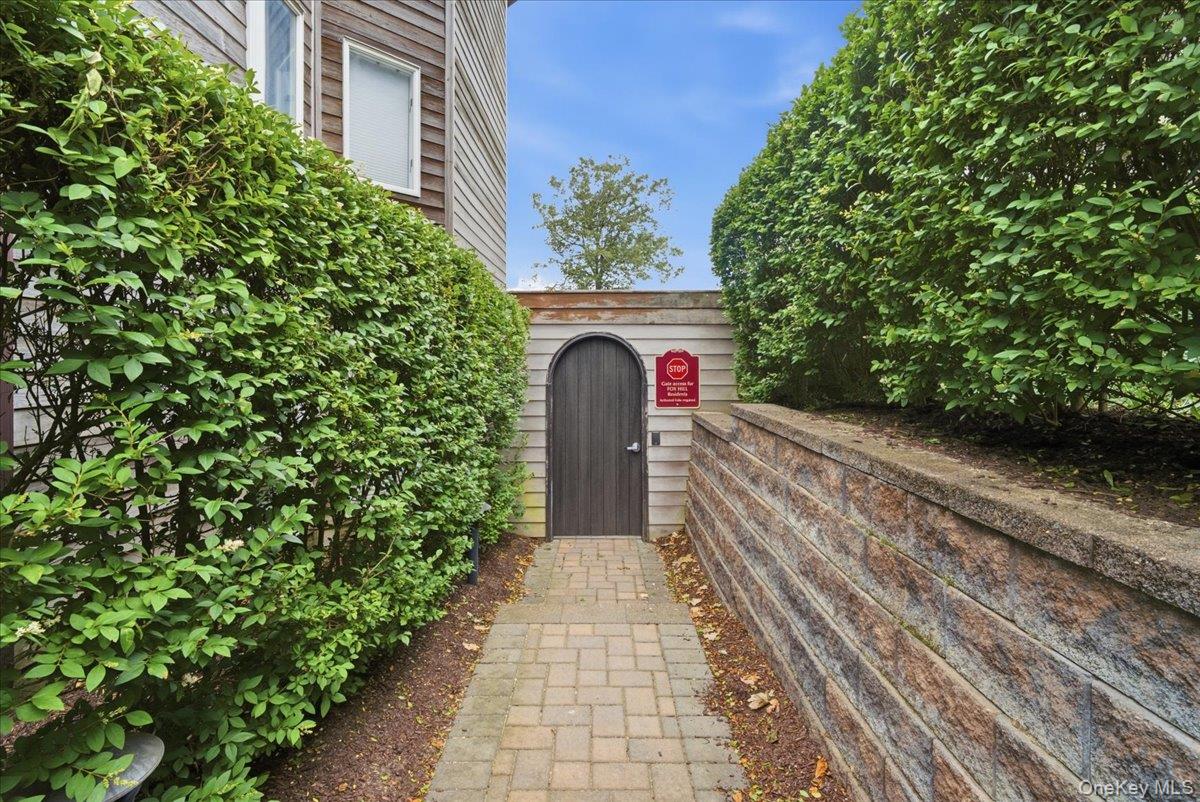 606 Fox Hill Drive Property Photo 43