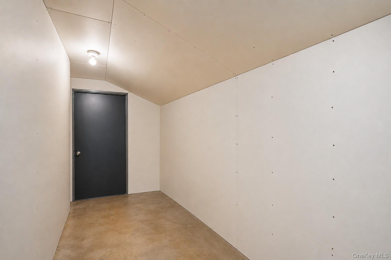 118 Grand Street Property Photo 9