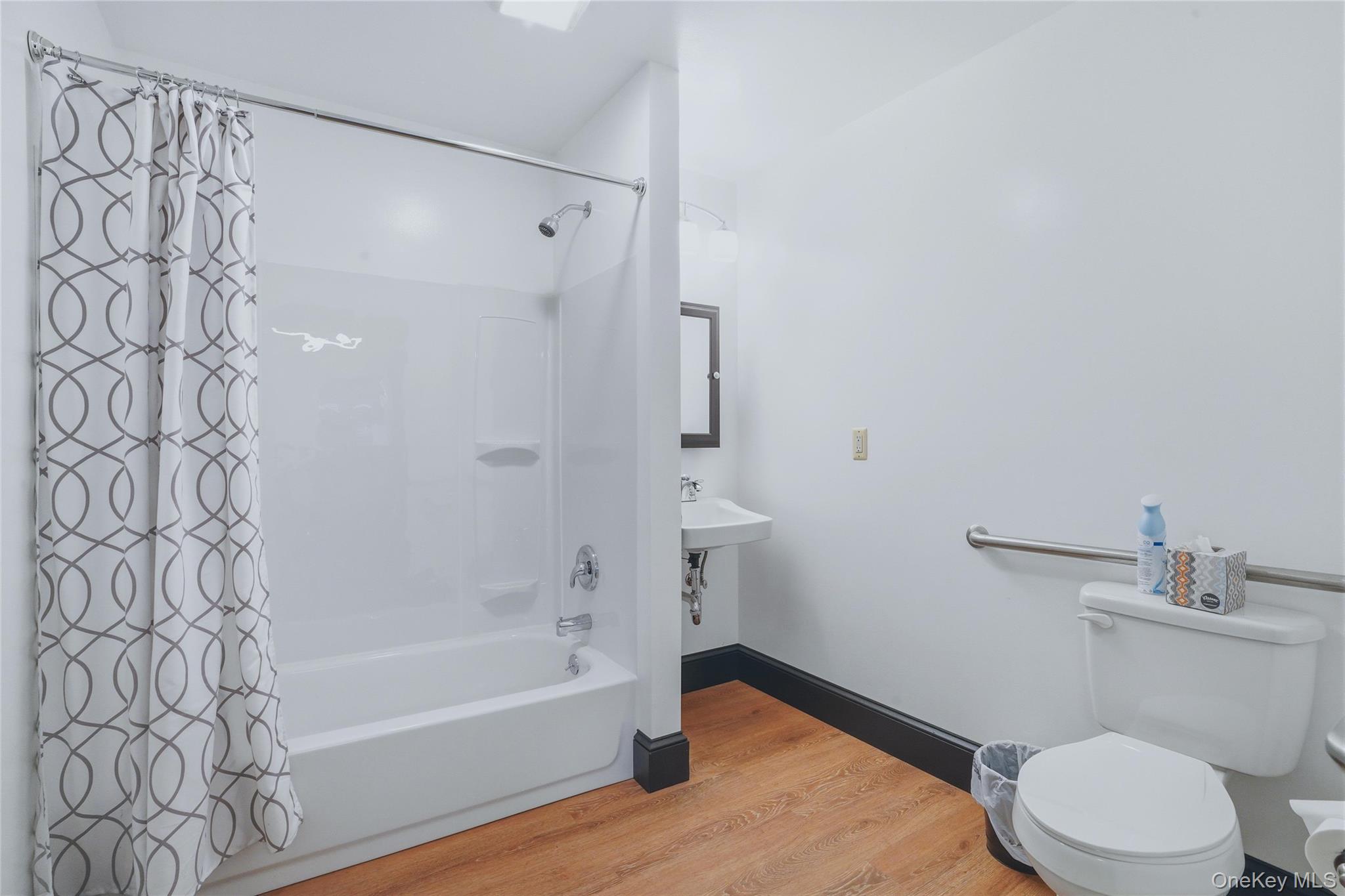 118 Grand Street Property Photo 12