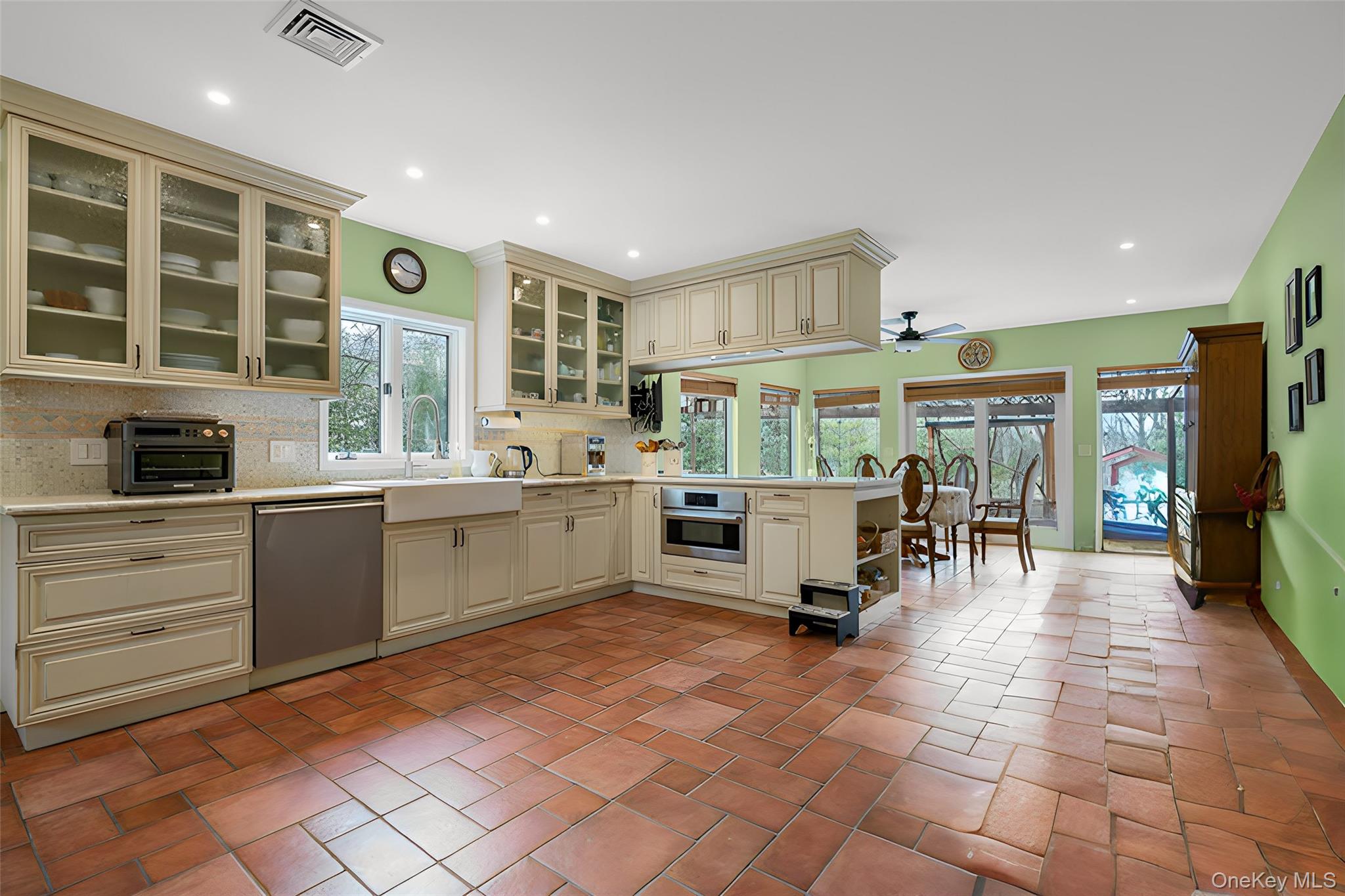 36 Chardavoyne Road Property Photo 11