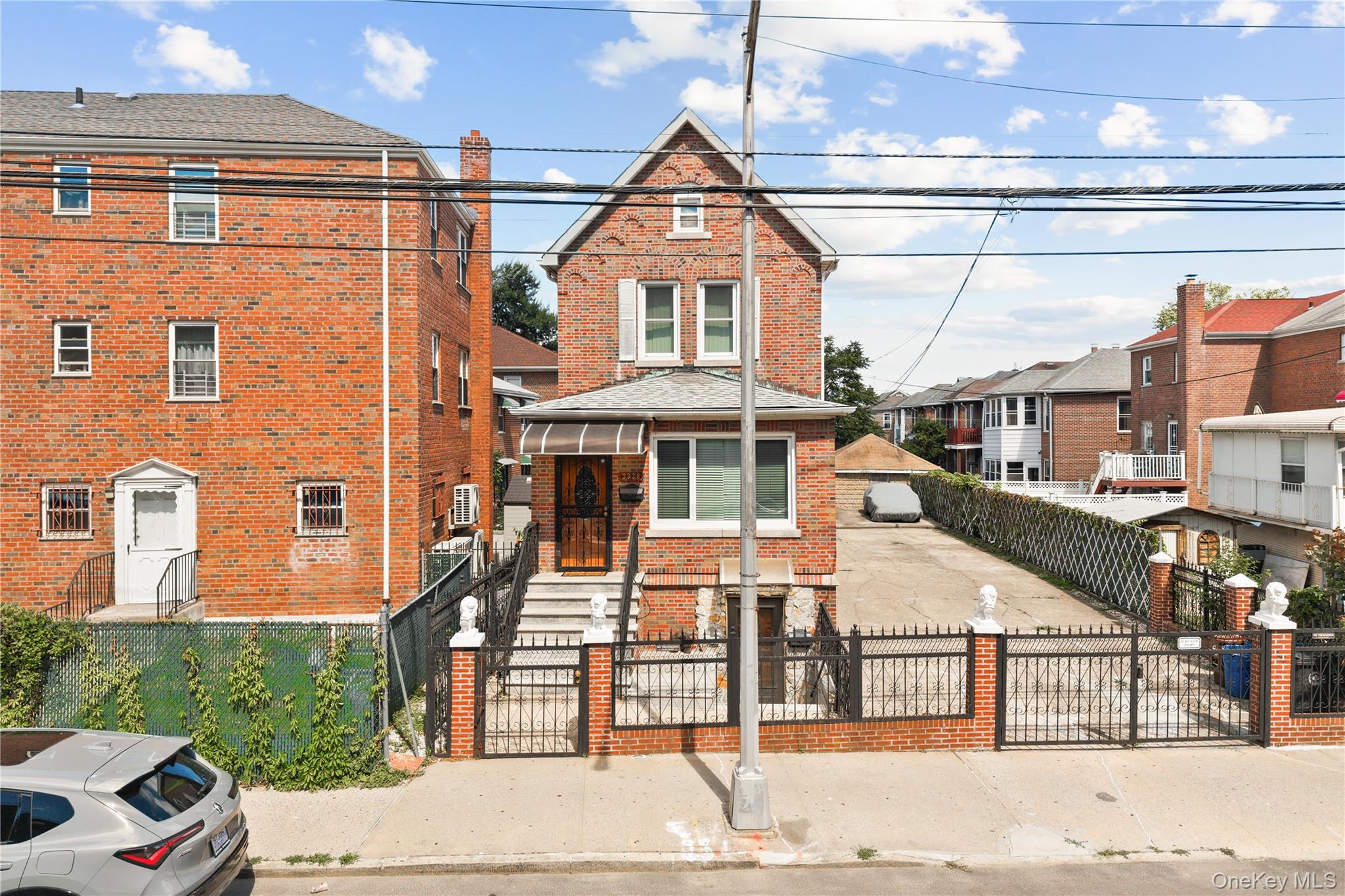 2328 Williamsbridge Road Property Photo 1