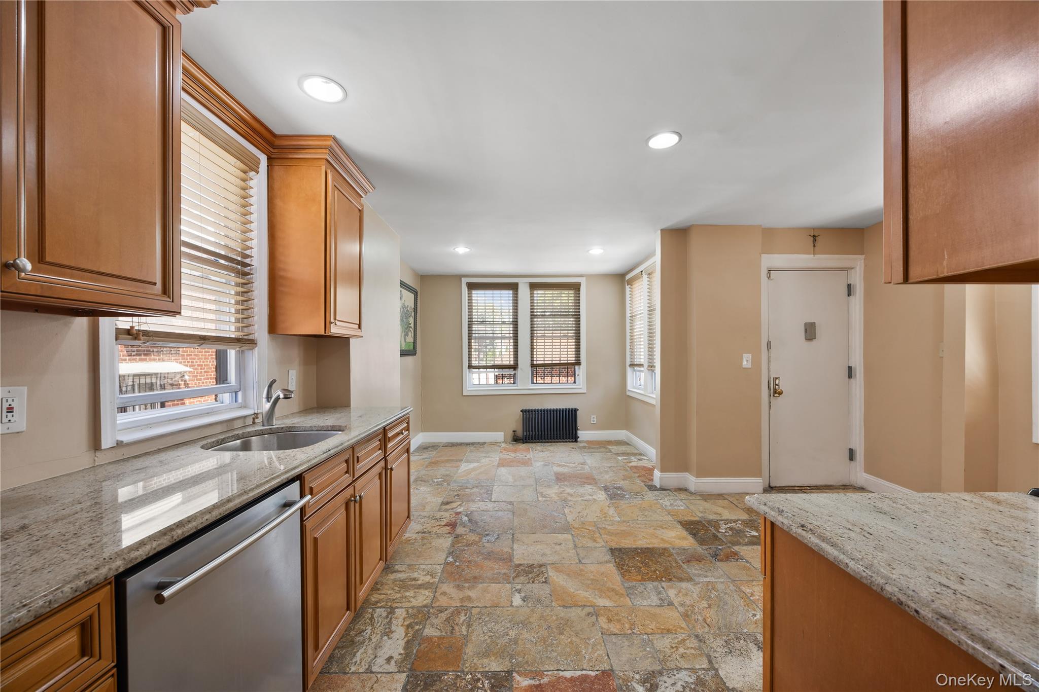 2328 Williamsbridge Road Property Photo 14