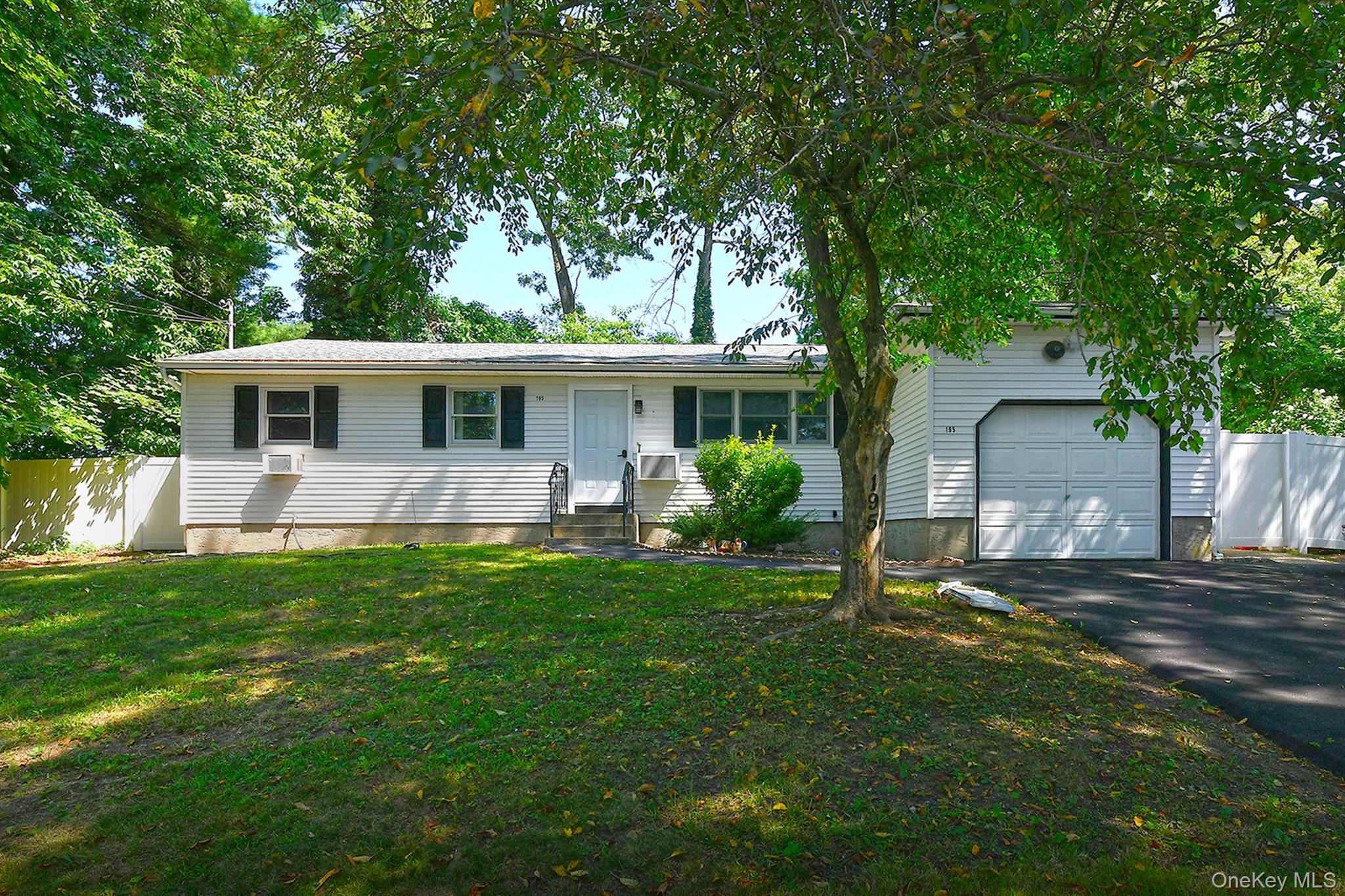 195 Mohawk Street Property Photo 1