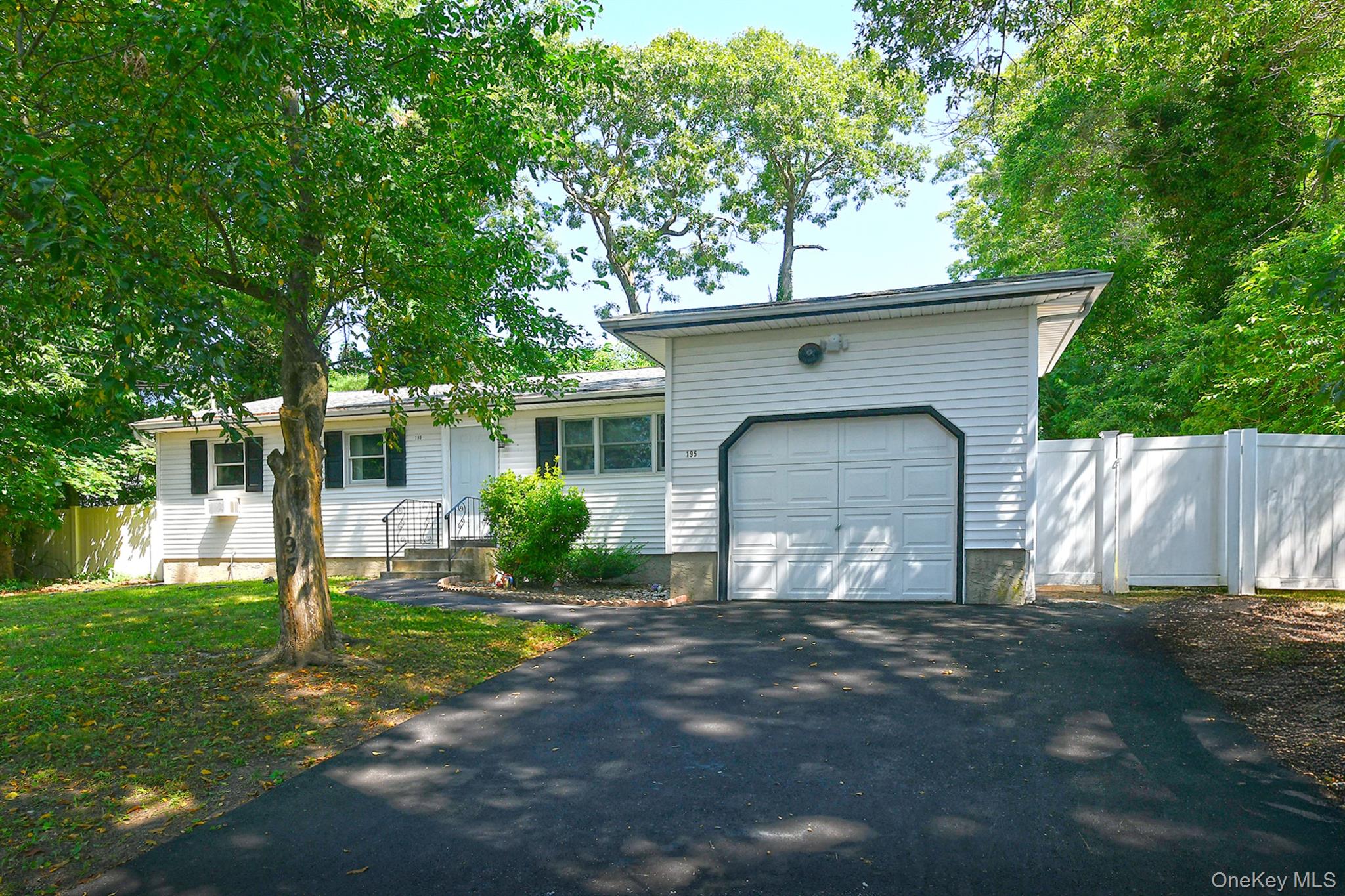 195 Mohawk Street Property Photo 2