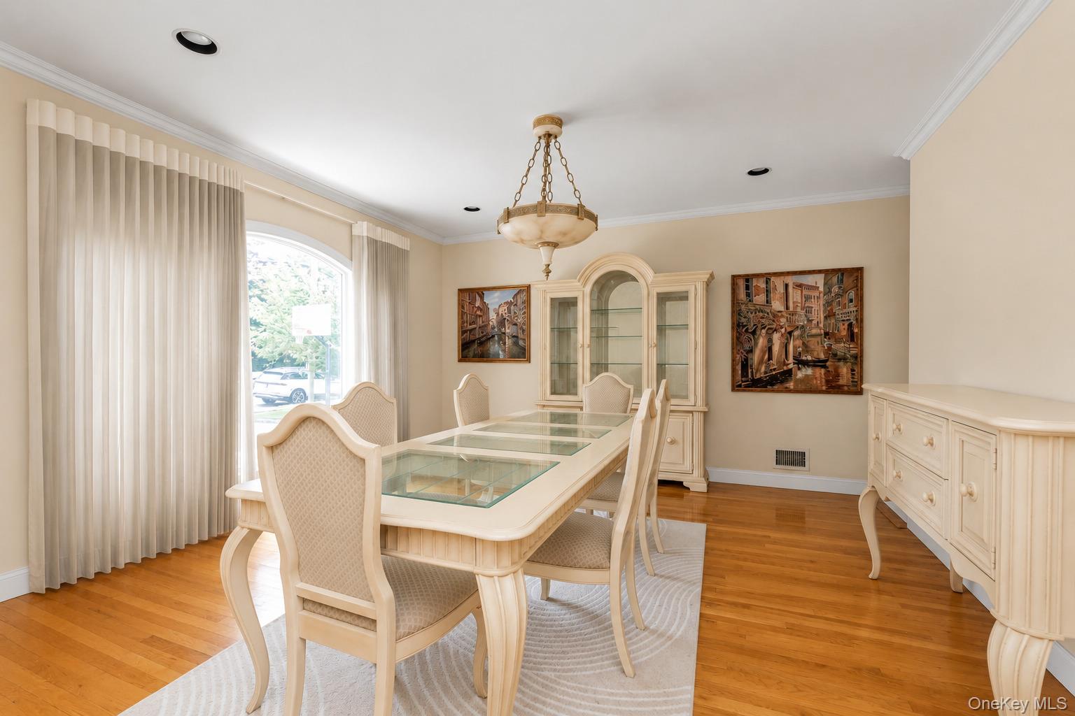 93 Oxford Boulevard Property Photo 6