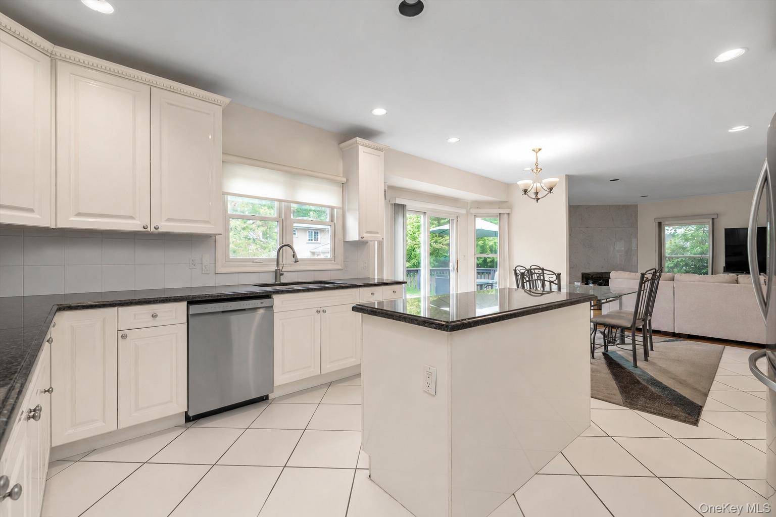 93 Oxford Boulevard Property Photo 12