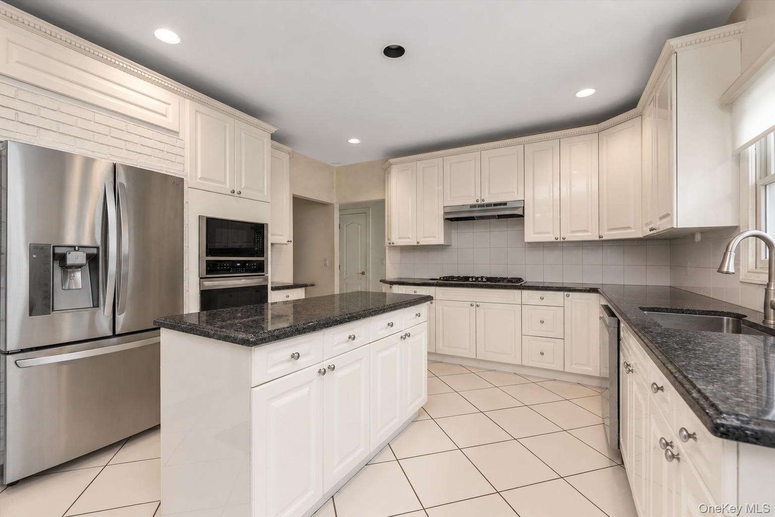 93 Oxford Boulevard Property Photo 14