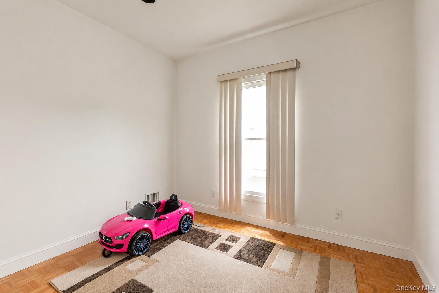 93 Oxford Boulevard Property Photo 16