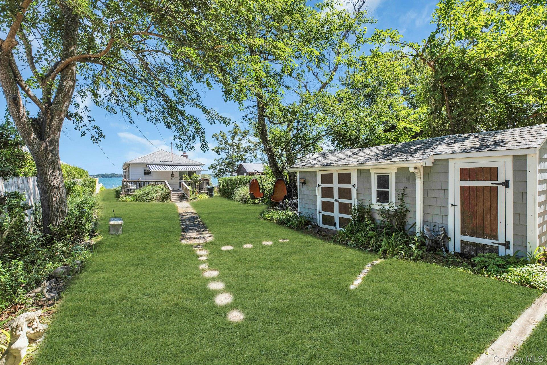 135 Noyack Avenue Property Photo 8