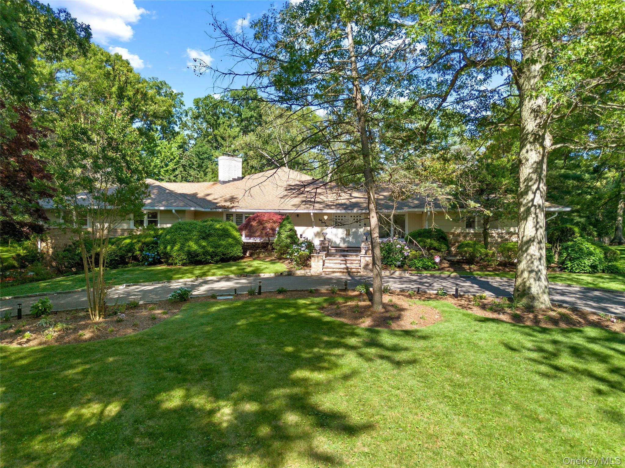 249 Glen Cove Road Property Photo 1