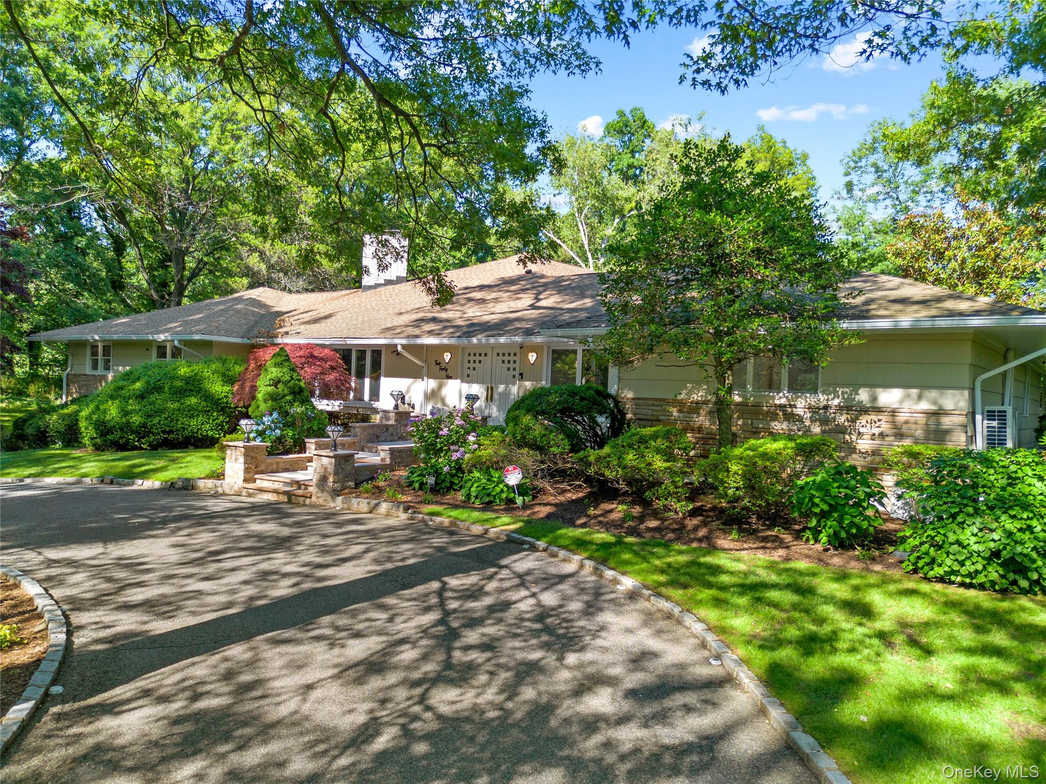 249 Glen Cove Road Property Photo 2