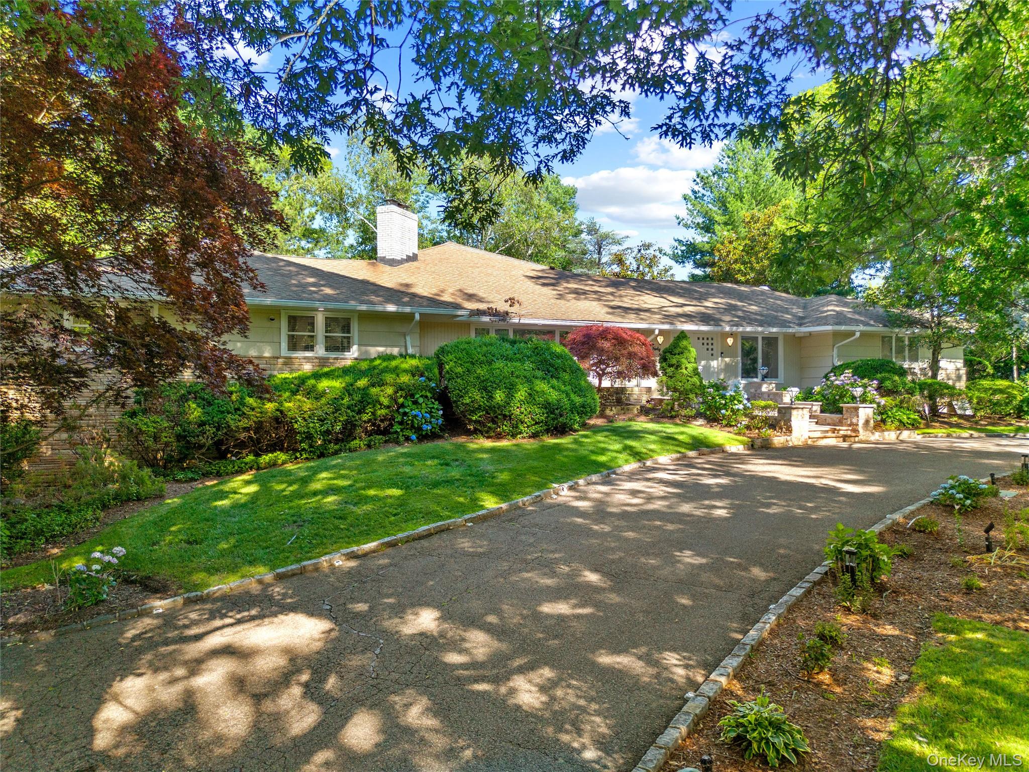 249 Glen Cove Road Property Photo 3
