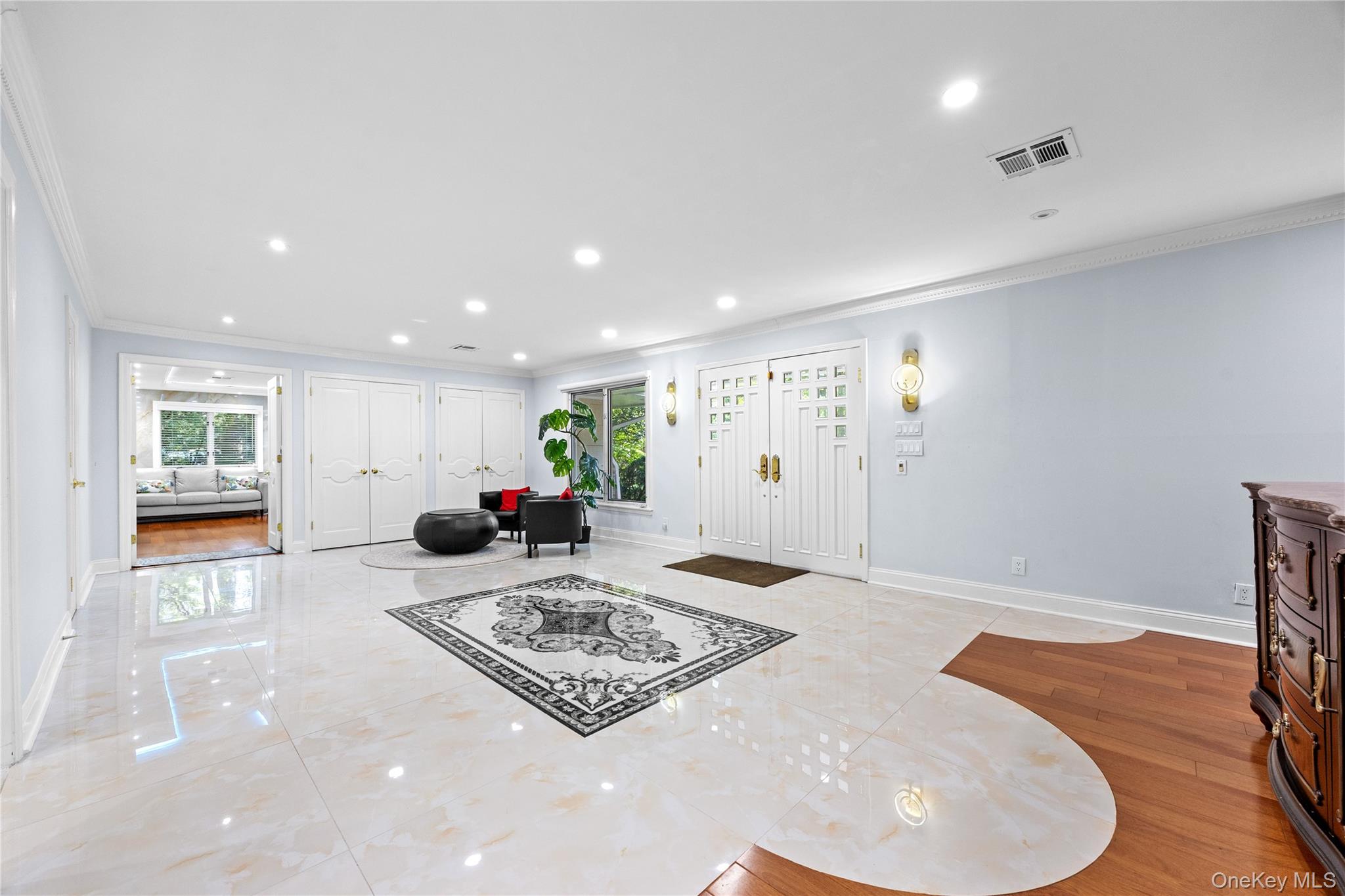 249 Glen Cove Road Property Photo 5