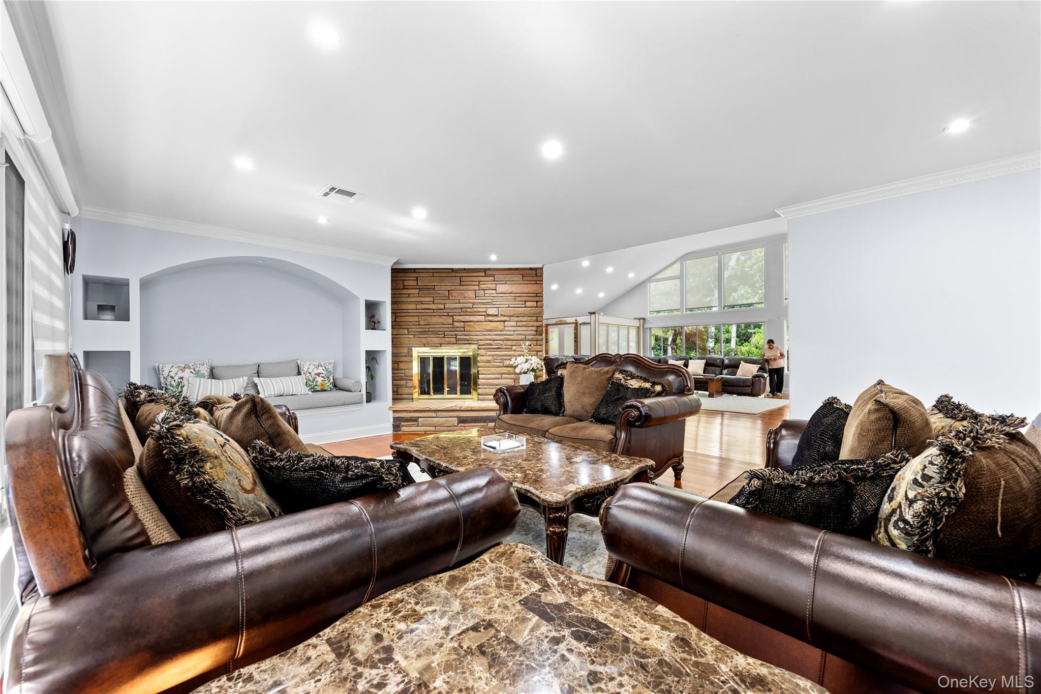 249 Glen Cove Road Property Photo 6