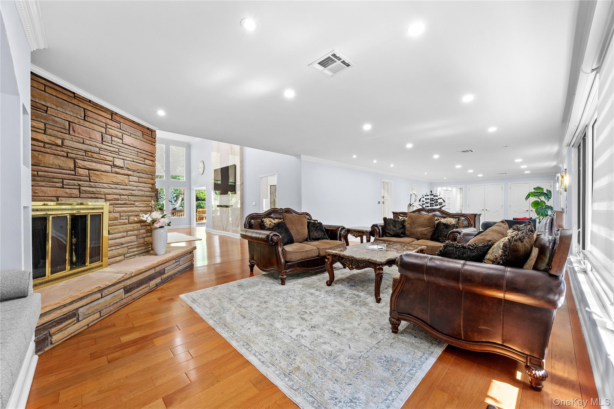 249 Glen Cove Road Property Photo 7