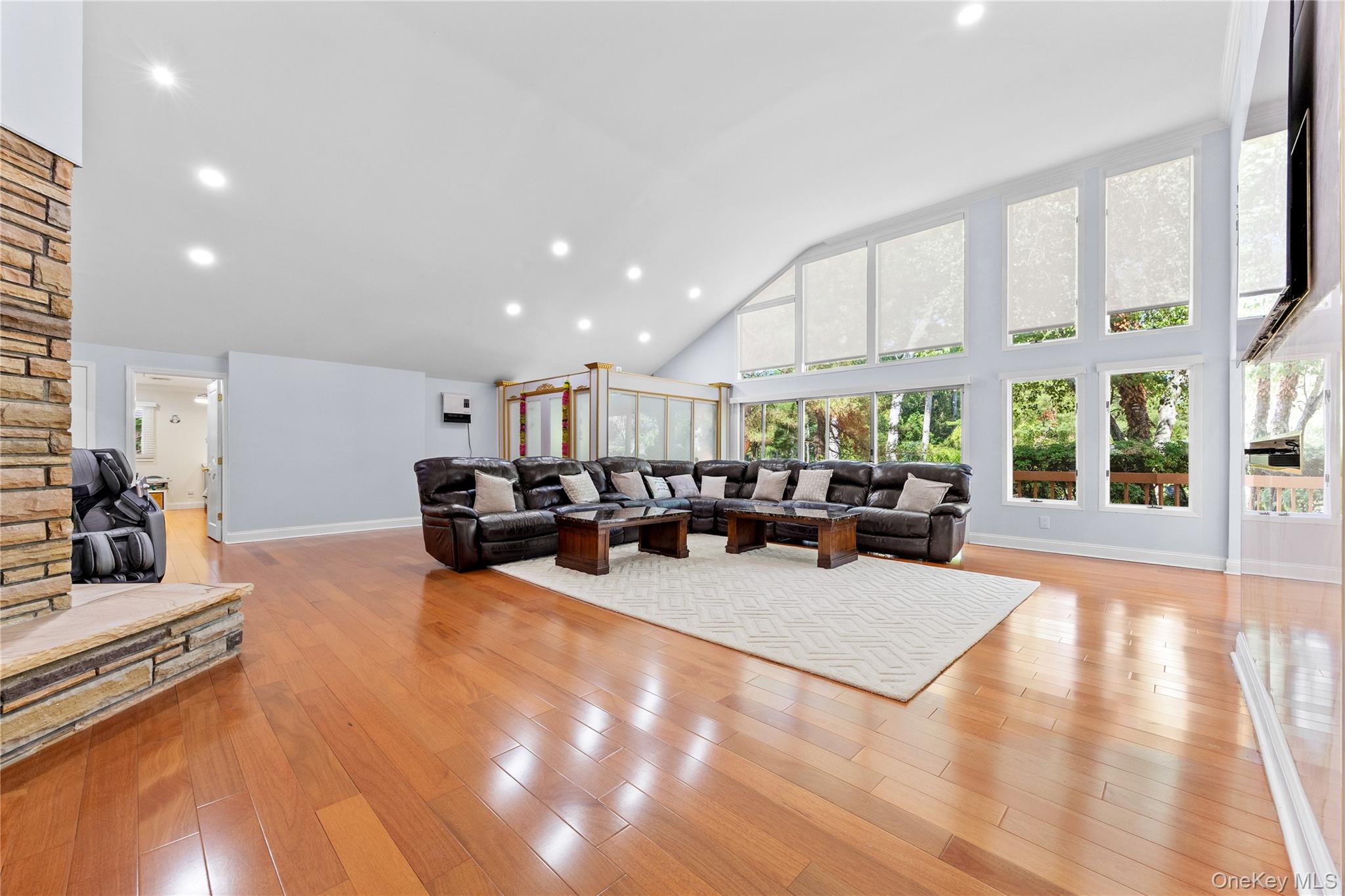 249 Glen Cove Road Property Photo 8