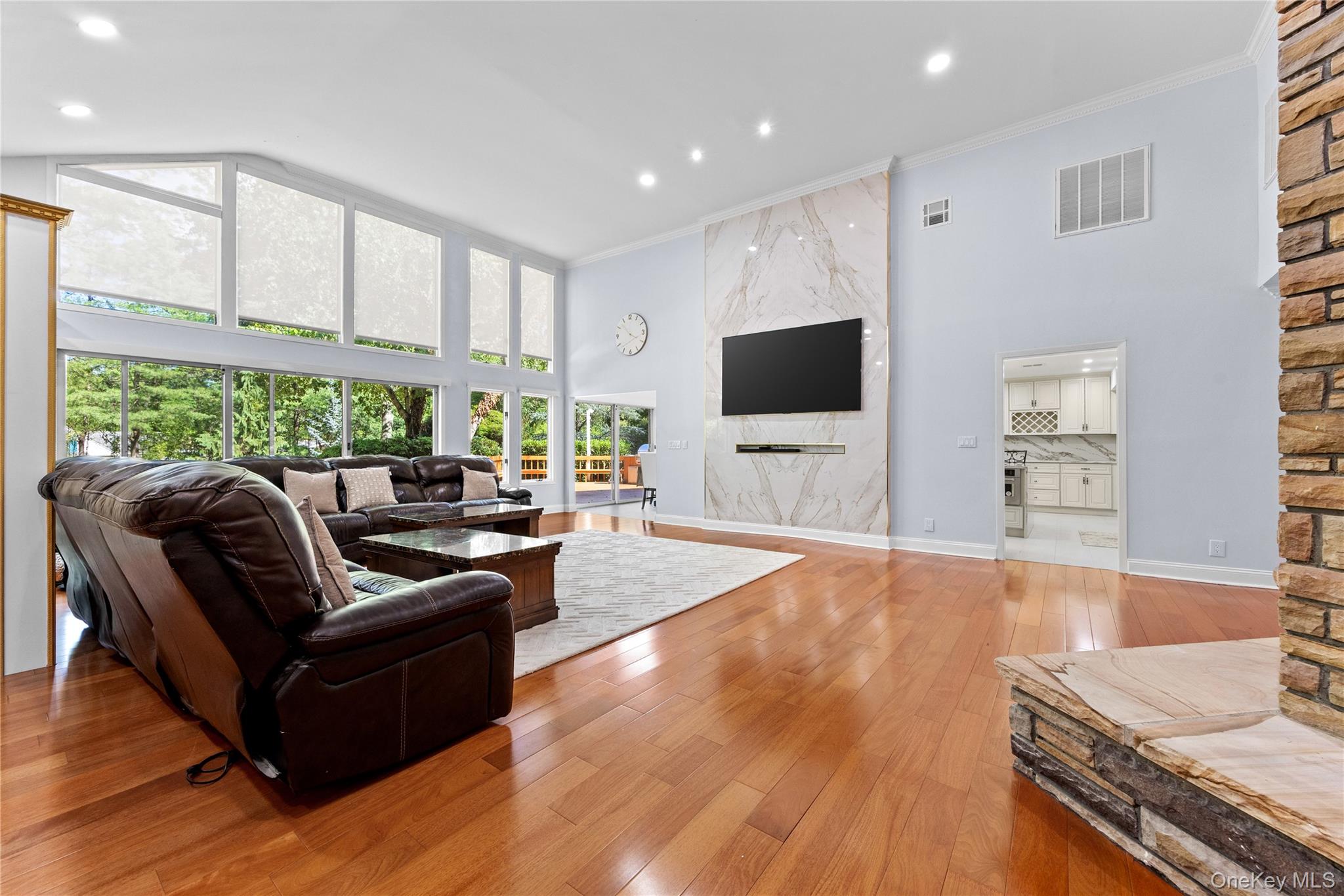 249 Glen Cove Road Property Photo 10