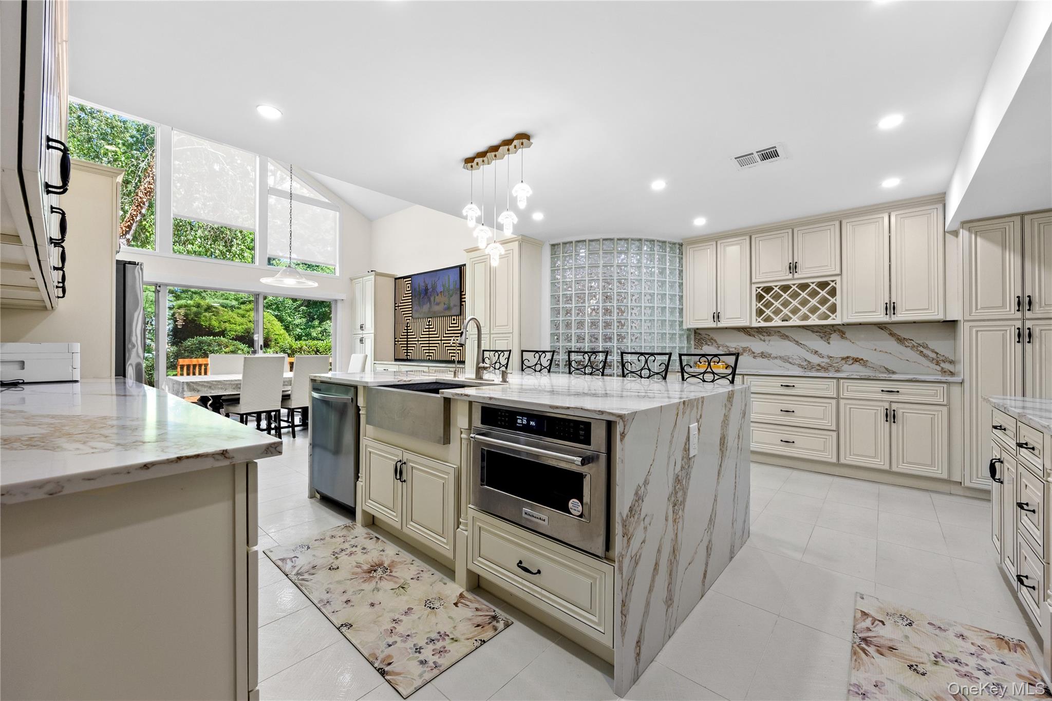 249 Glen Cove Road Property Photo 12